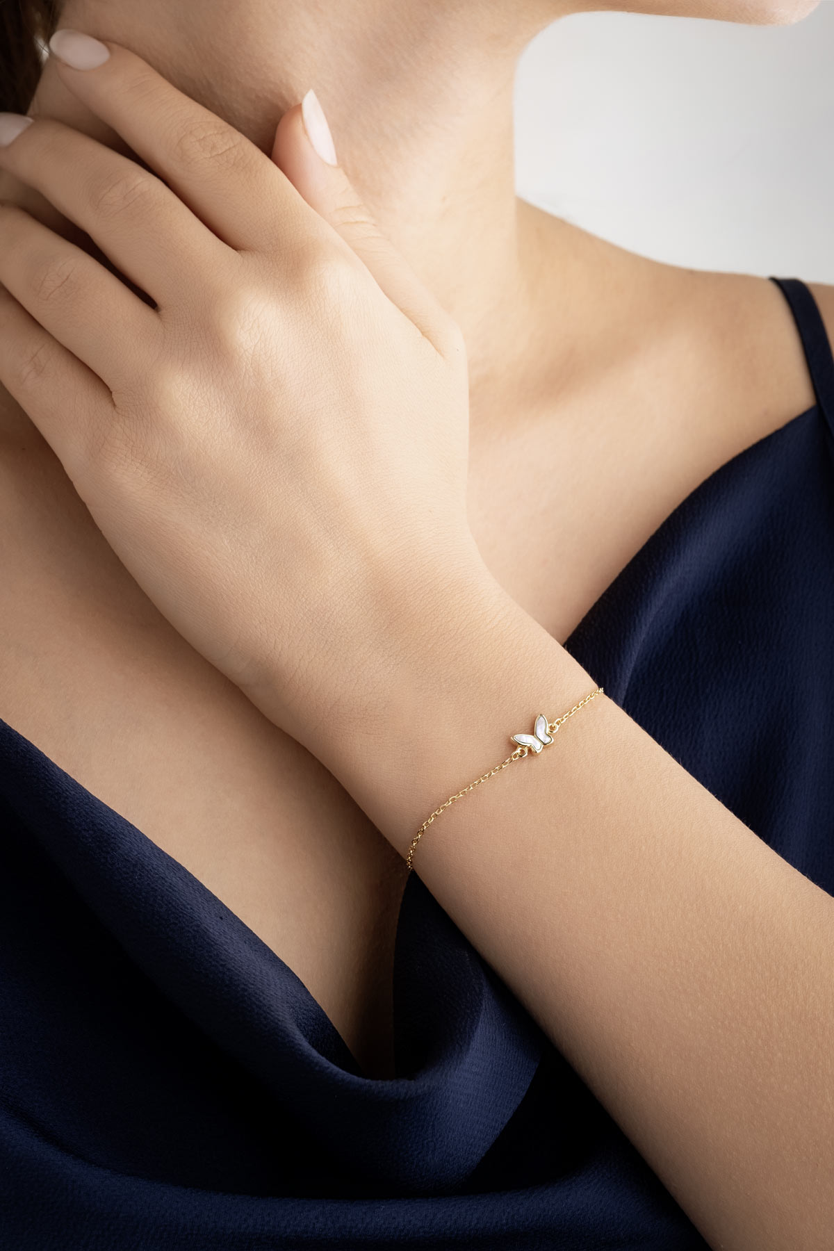 Resim Minimal Kelebek 18 Ayar Sarı Altın Kaplama 19 Cm Gümüş Bileklik
