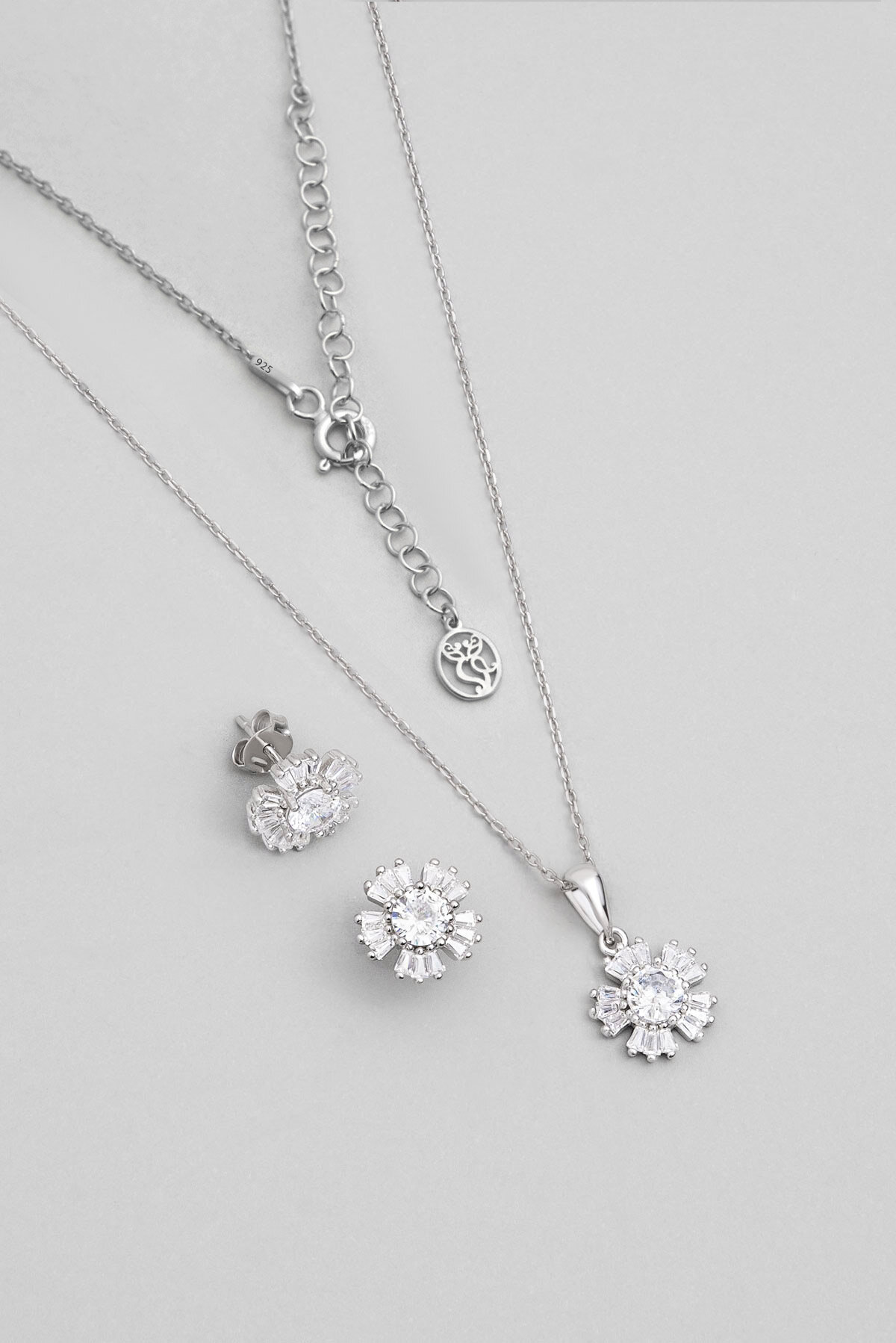 Beyaz  Menekşe 18 Ayar Beyaz Altın Kaplama Gümüş Seti