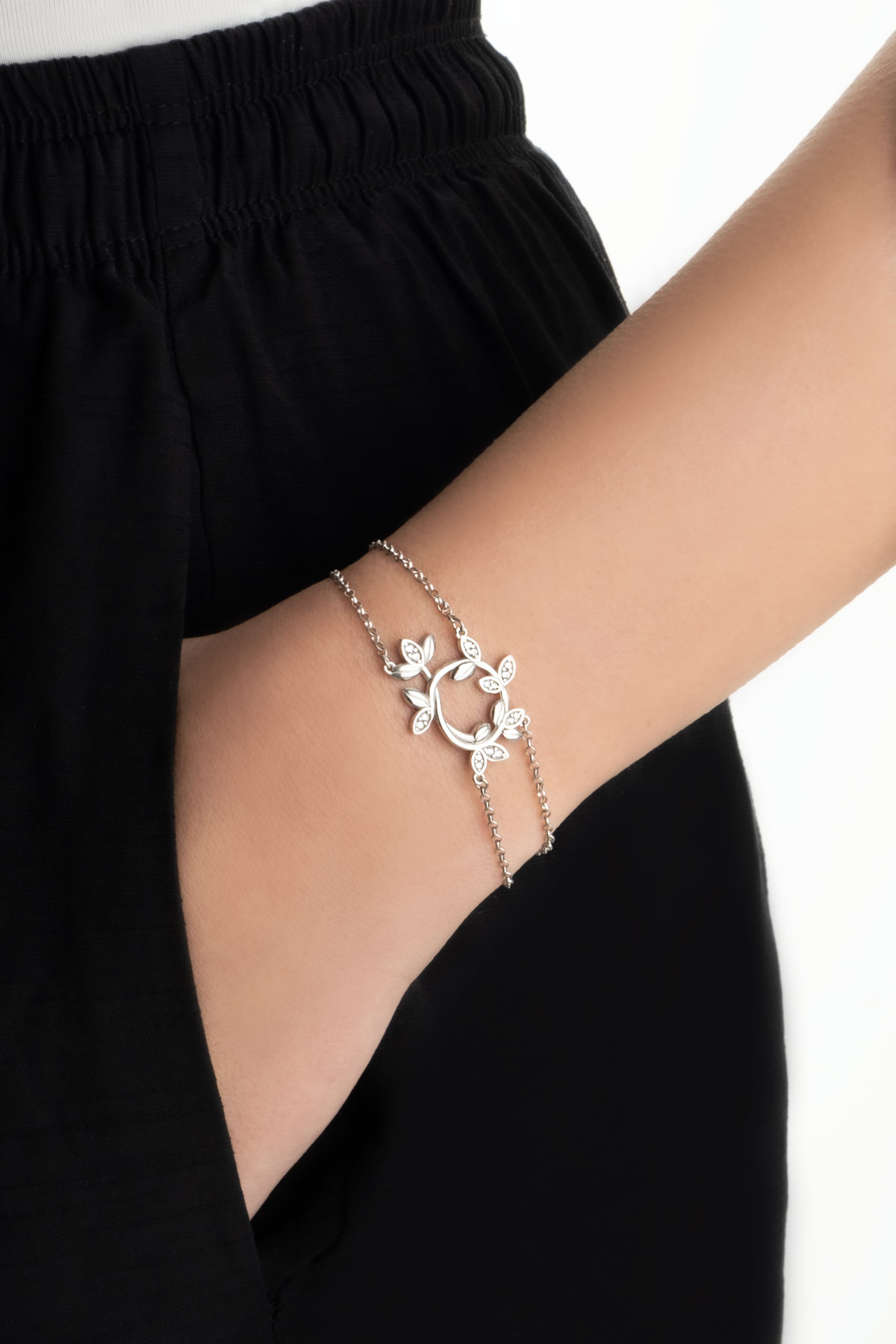 Sevgi Sarmaşığı 18 Ayar Beyaz Altın Kaplama 19 Cm Gümüş Bileklik
 07313030199_1