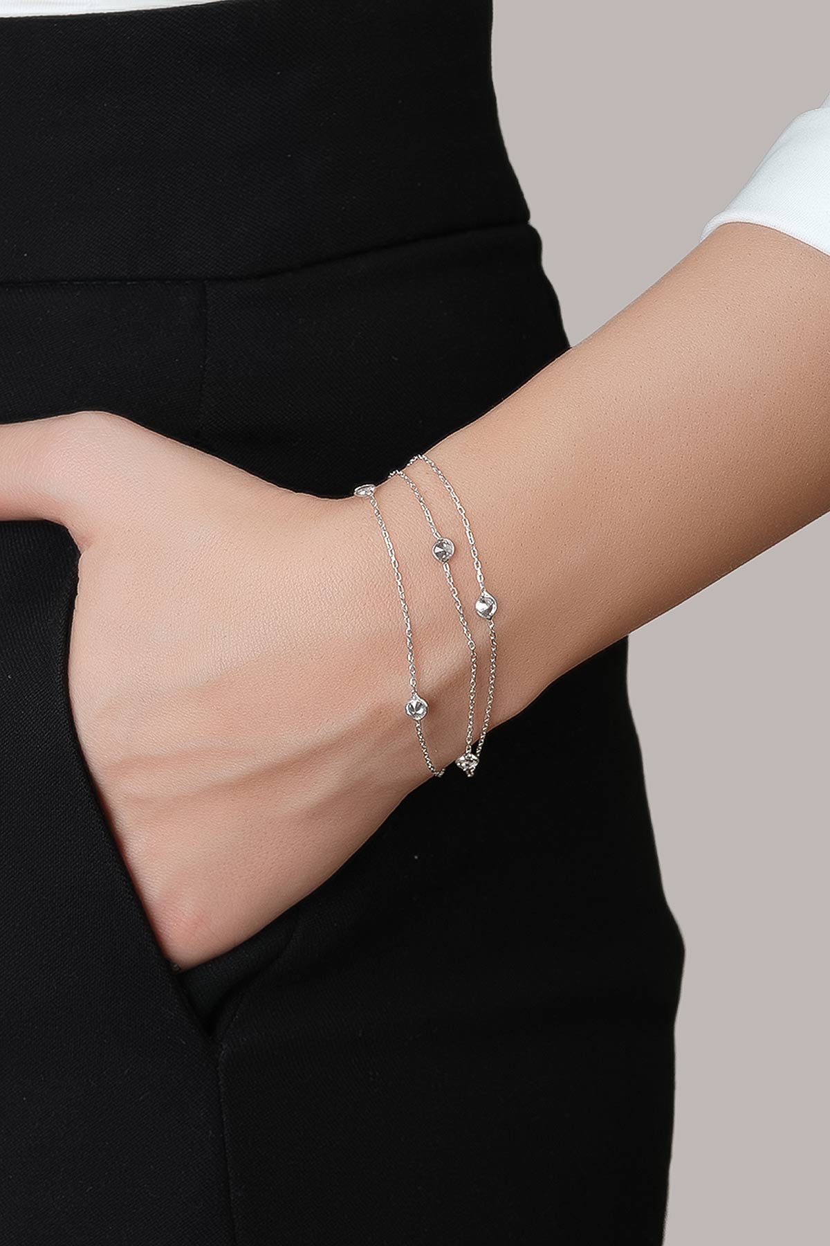 Üç Sıra Zirkon Taşlı 18 Ayar Beyaz Altın Kaplama 19 Cm Gümüş Bileklik 1001630199_1