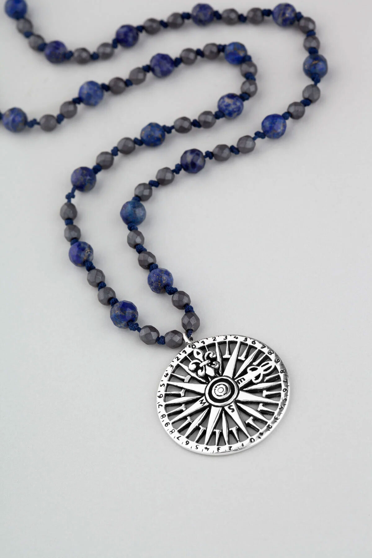 Akik Ve Hematit Taşlı 80 Cm Gümüş Pusula Erkek Kolye