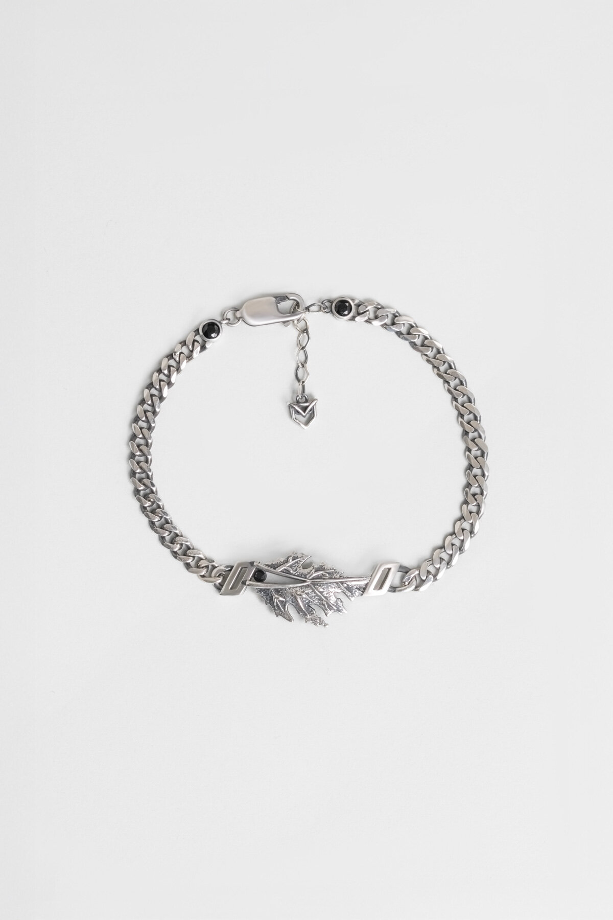 Yaprak Figürlü Taş Detaylı Gümüş Erkek Bileklik