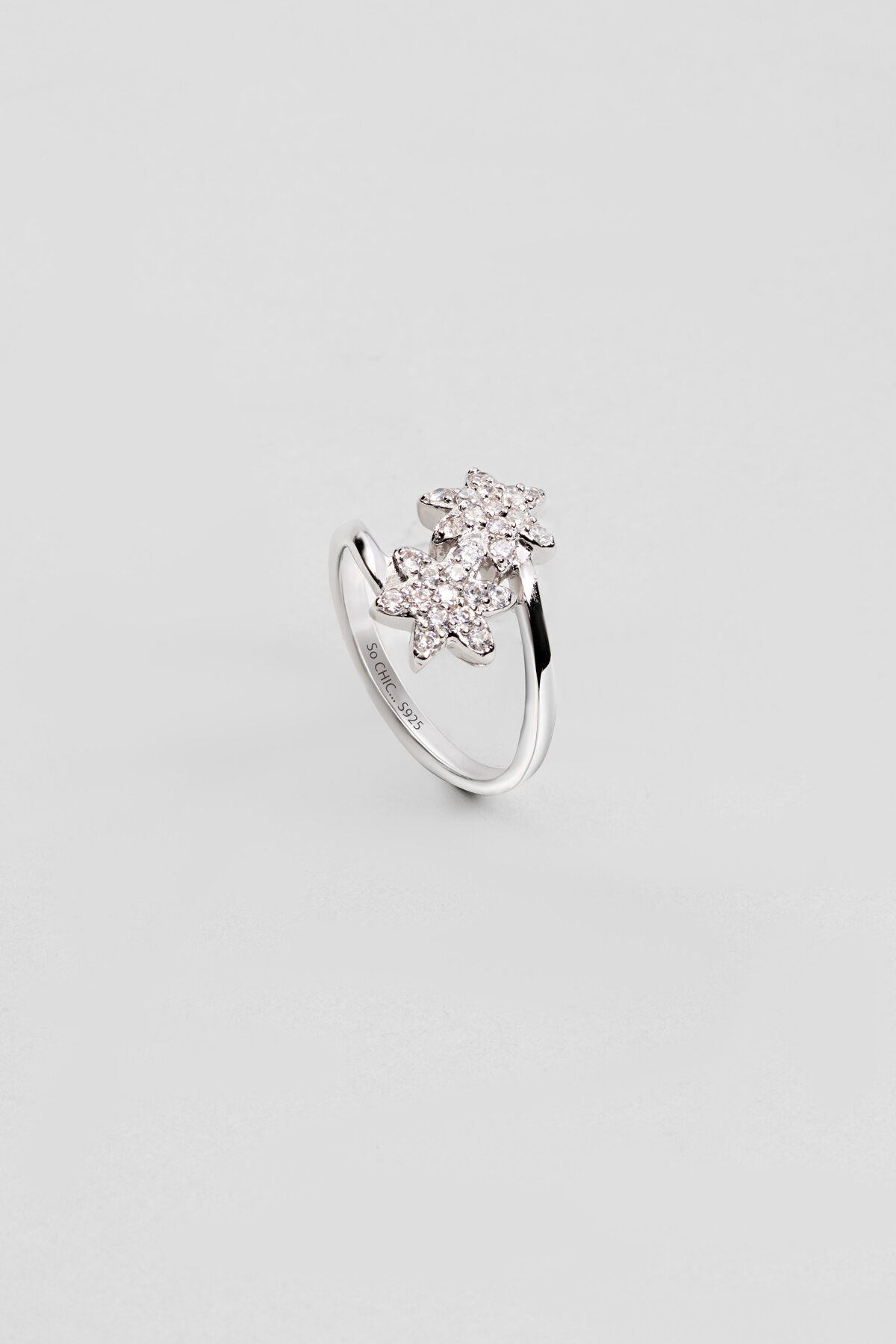 Yıldız Dizilimi 18 Ayar Beyaz Altın Kaplama Gümüş Yüzük