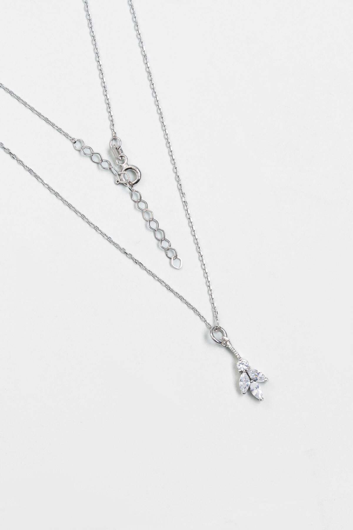 Manolya Çiçeği 18 Ayar Beyaz Altın Kaplama 44 Cm Gümüş Kolye