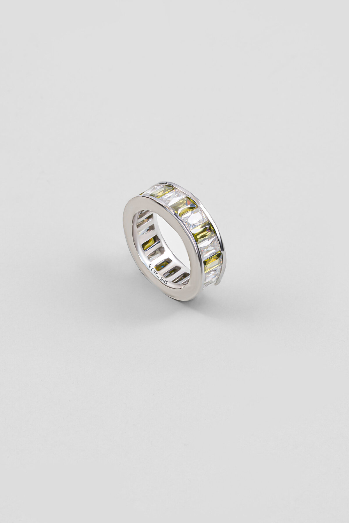 Gökkuşağı Baget 18 Ayar Beyaz Altın Kaplama Gümüş Yüzük