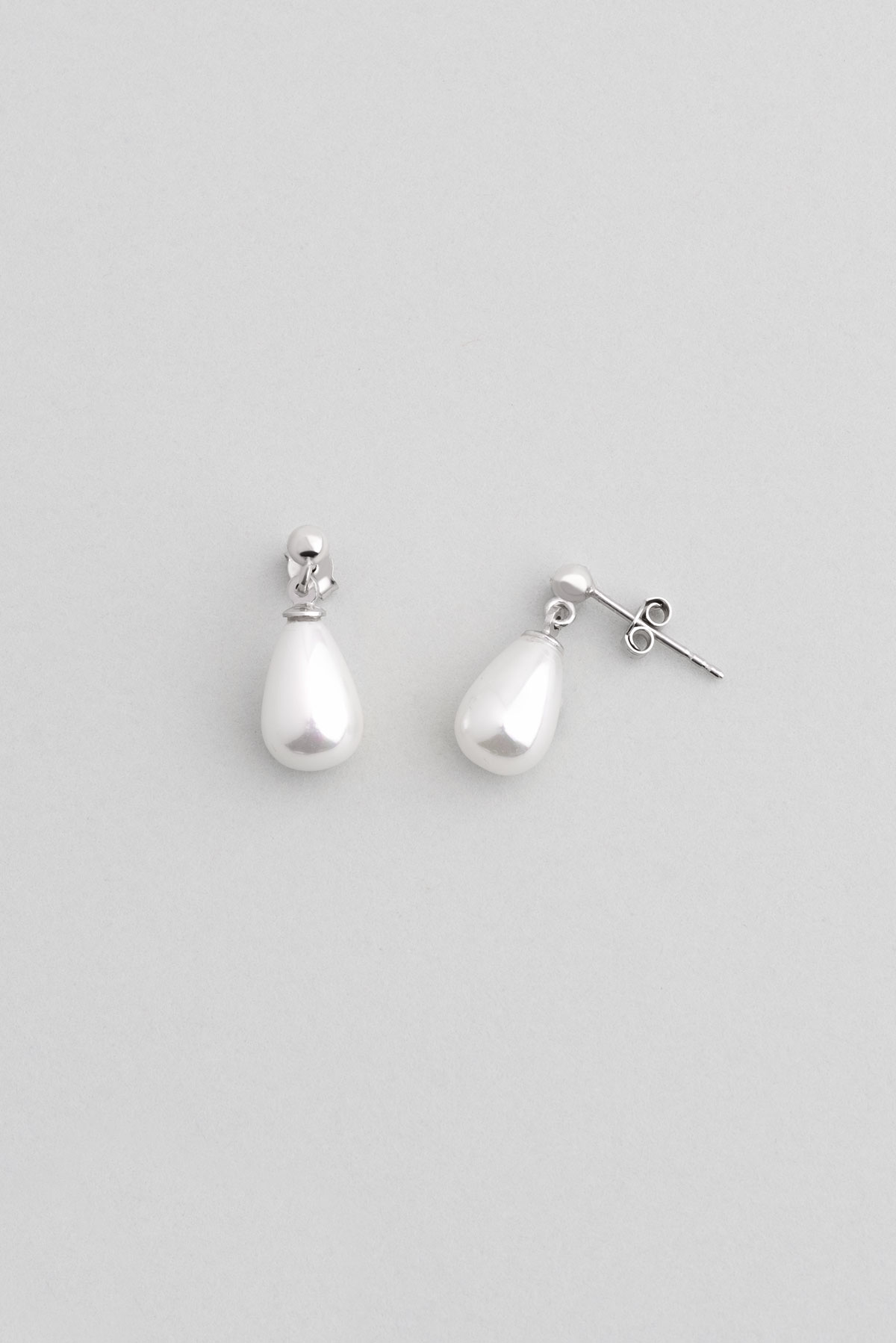  White Pearl 18 Karat White Gold Plated Silver Dangling Earring