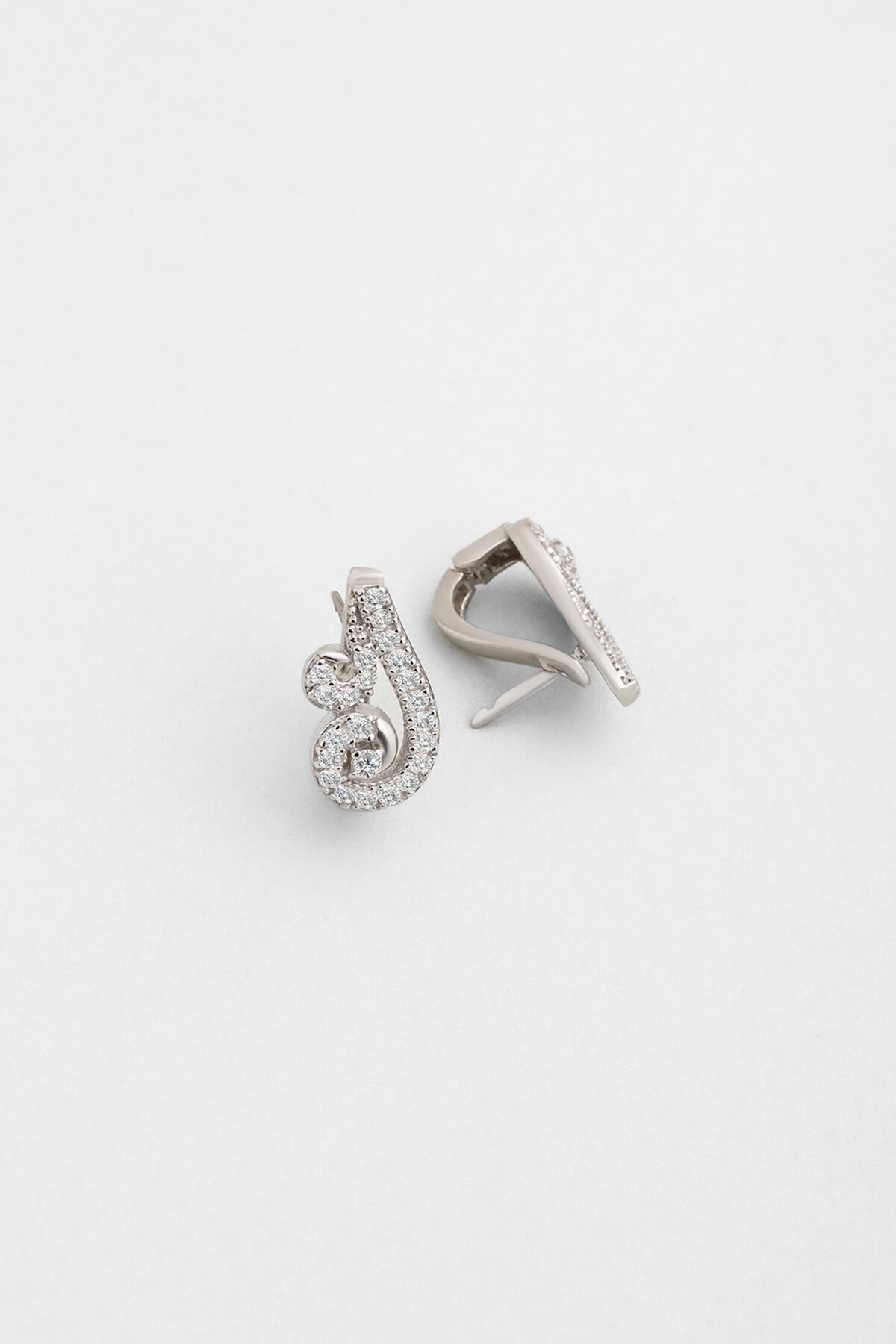 Mira Işıltısı 18 Ayar Beyaz Altın Kaplama Gümüş Küpe