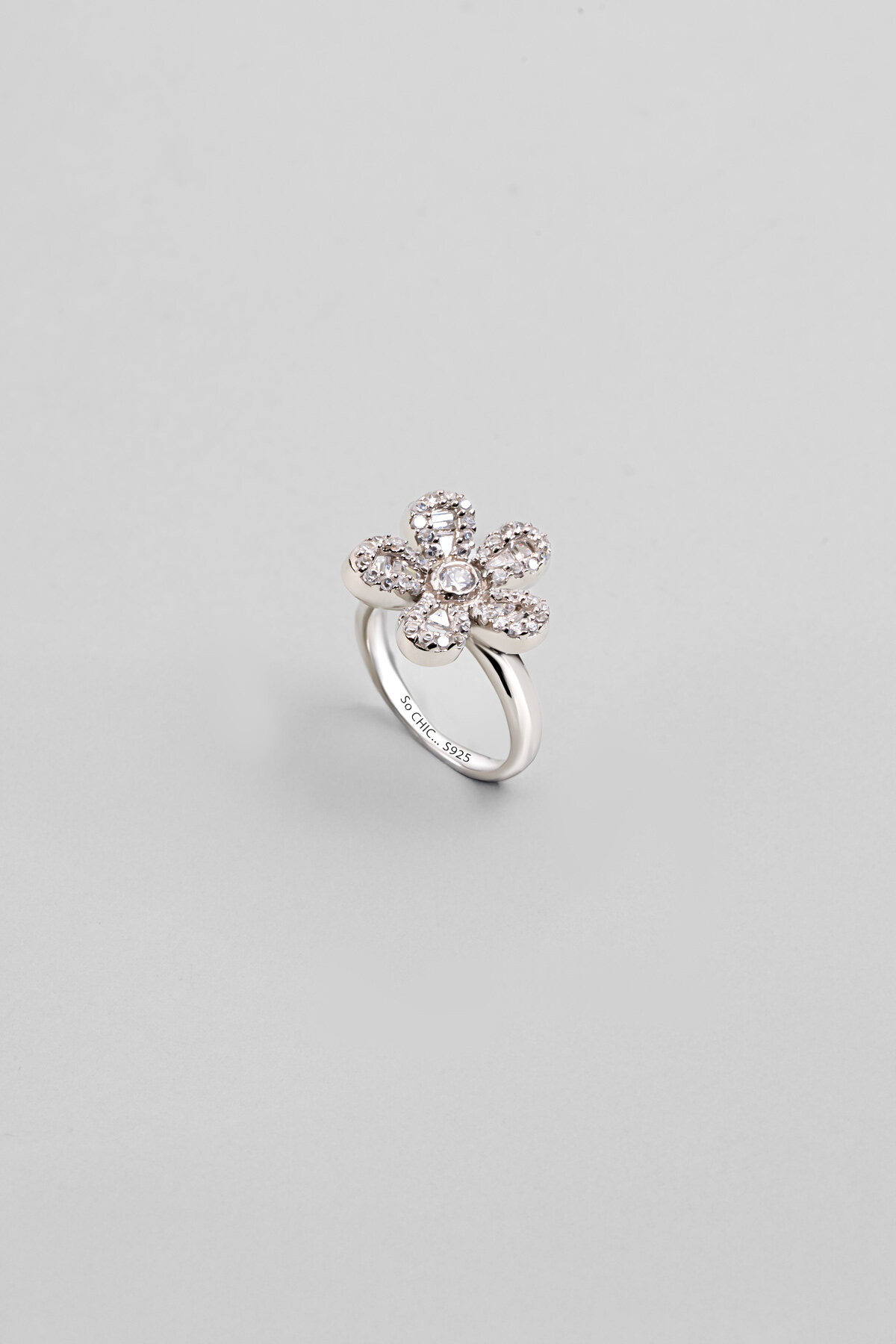 Yonca Çiçeği 18 Ayar Beyaz Altın Kaplama Gümüş Yüzük