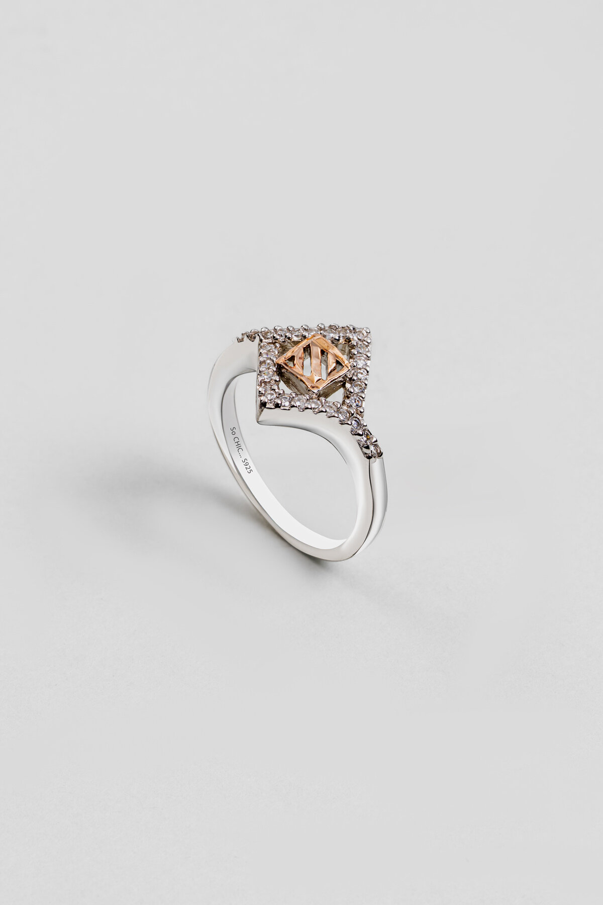 Zamansız Işıltı 18 Ayar Rose ve Beyaz Altın Kaplama Gümüş Yüzük