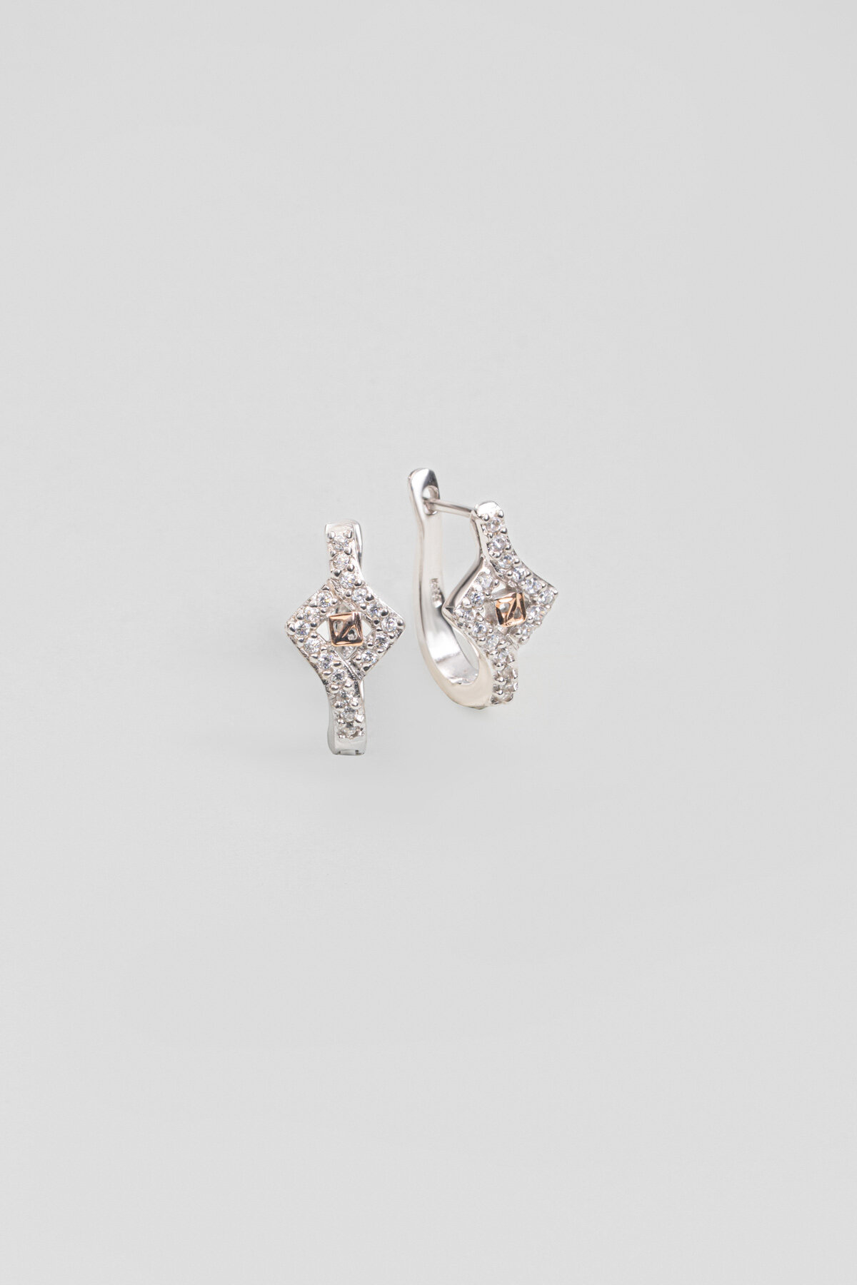 Zamansız Işıltı 18 Ayar Rose ve Beyaz Altın Kaplama Gümüş Küpe