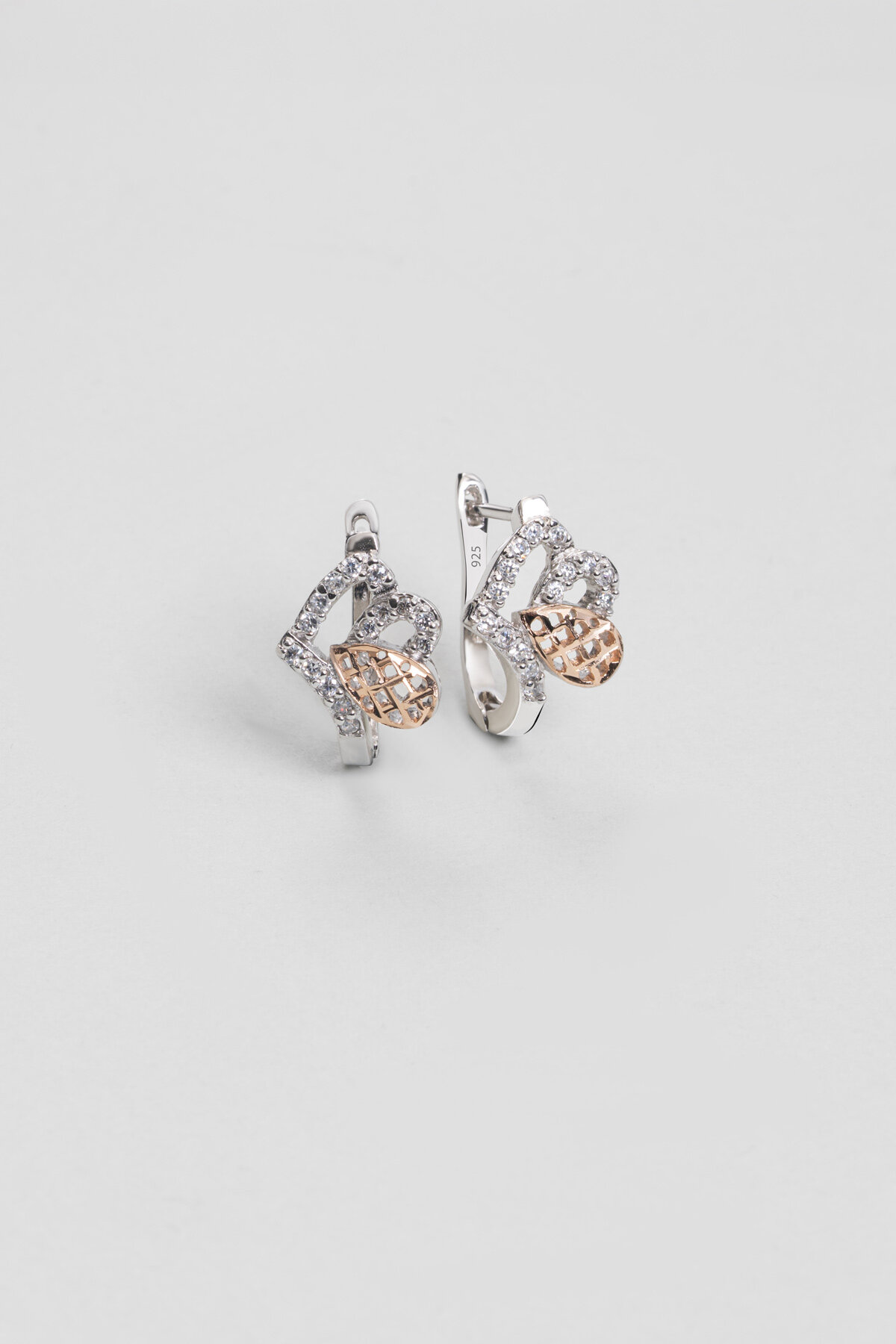 Queen 18 Ayar Rose ve Beyaz Altın Kaplama Gümüş Küpe