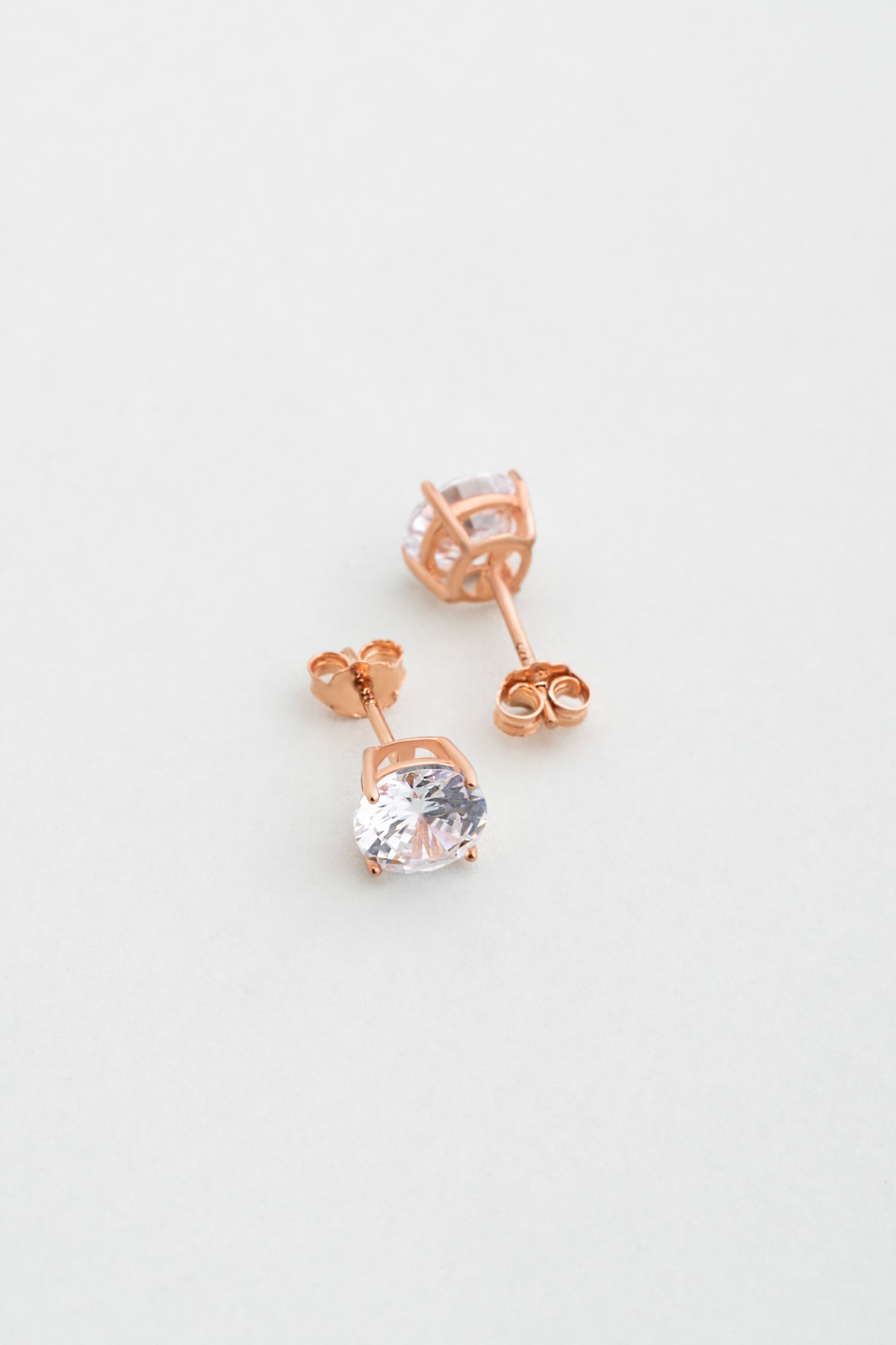Resim 18 Ayar Rose Altın Kaplama Gümüş 8 MM TekTaş Küpe