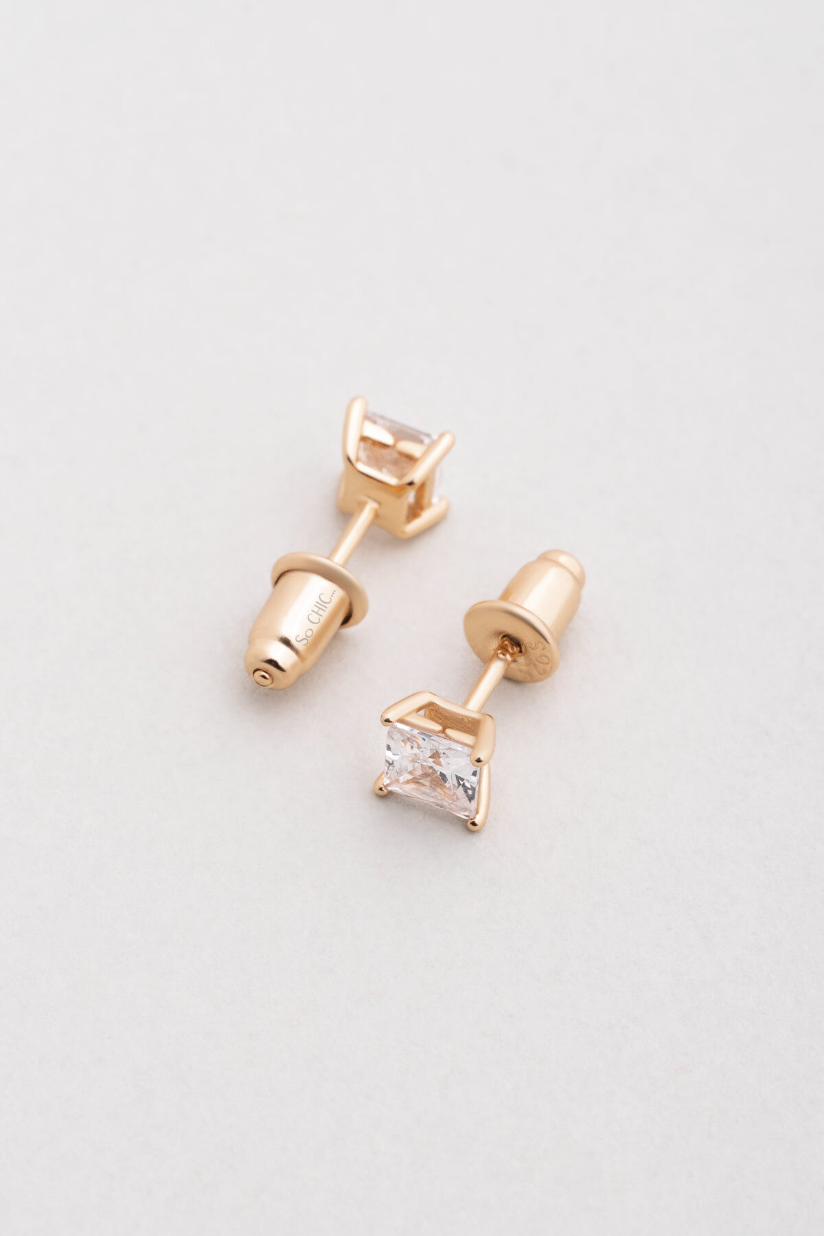 Minimal 18 Ayar Beyaz Altın Kaplama 4 Mm Gümüş Tek Taş Küpe