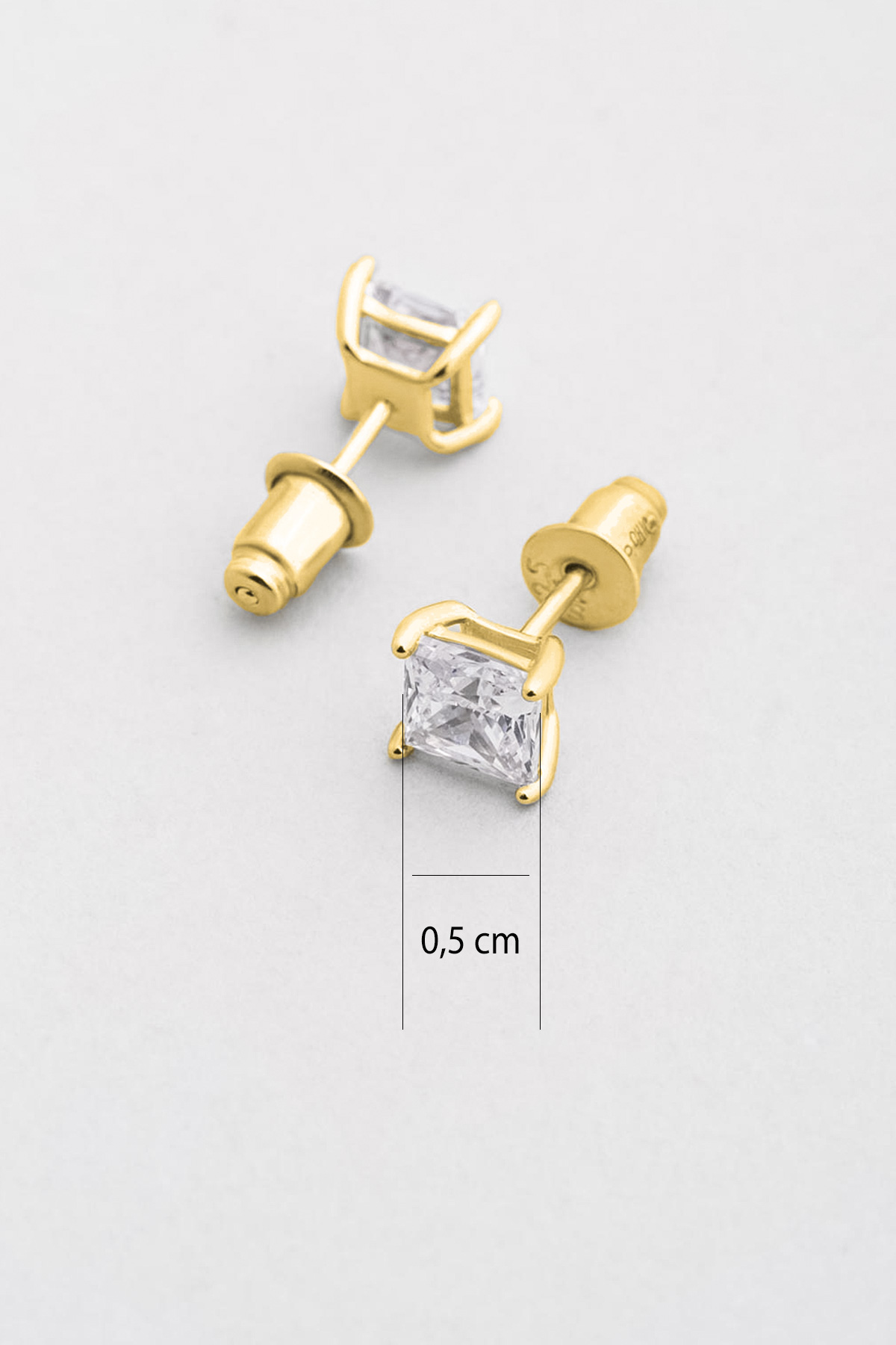 Resim Prenses Kesim 5 Mm 18 Ayar Sarı Altın Kaplama Tektaş Gümüş Küpe
