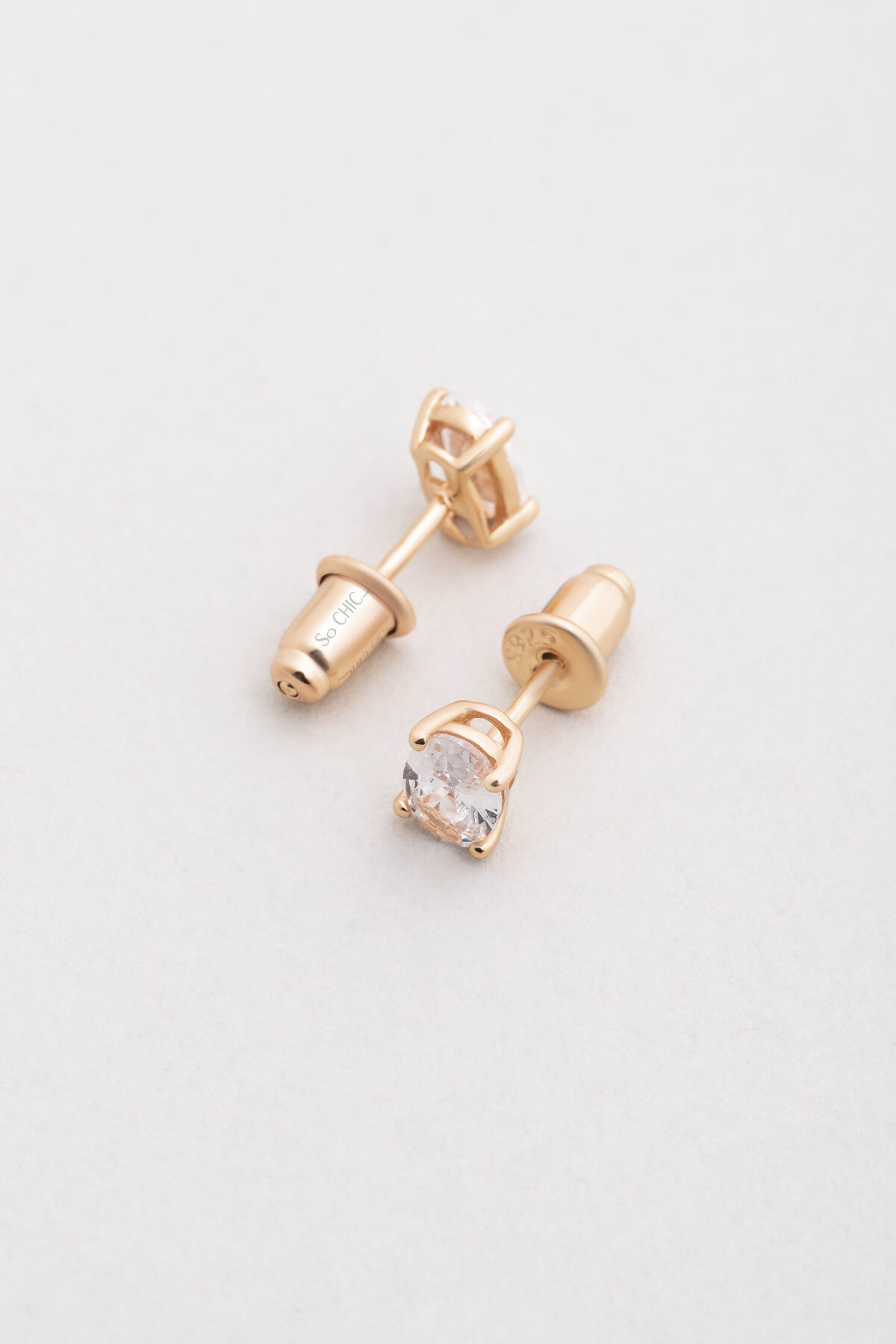 Oval Taşlı 18 Ayar Beyaz Altın Kaplama 6 Mm Gümüş Tektaş Küpe