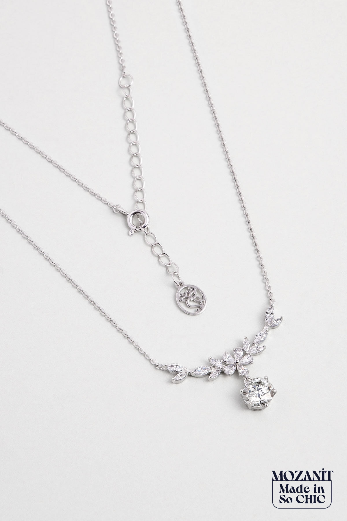 Mozanit Çiçeği 18 Ayar Beyaz Altın Kaplama 45 Cm Gümüş Kolye