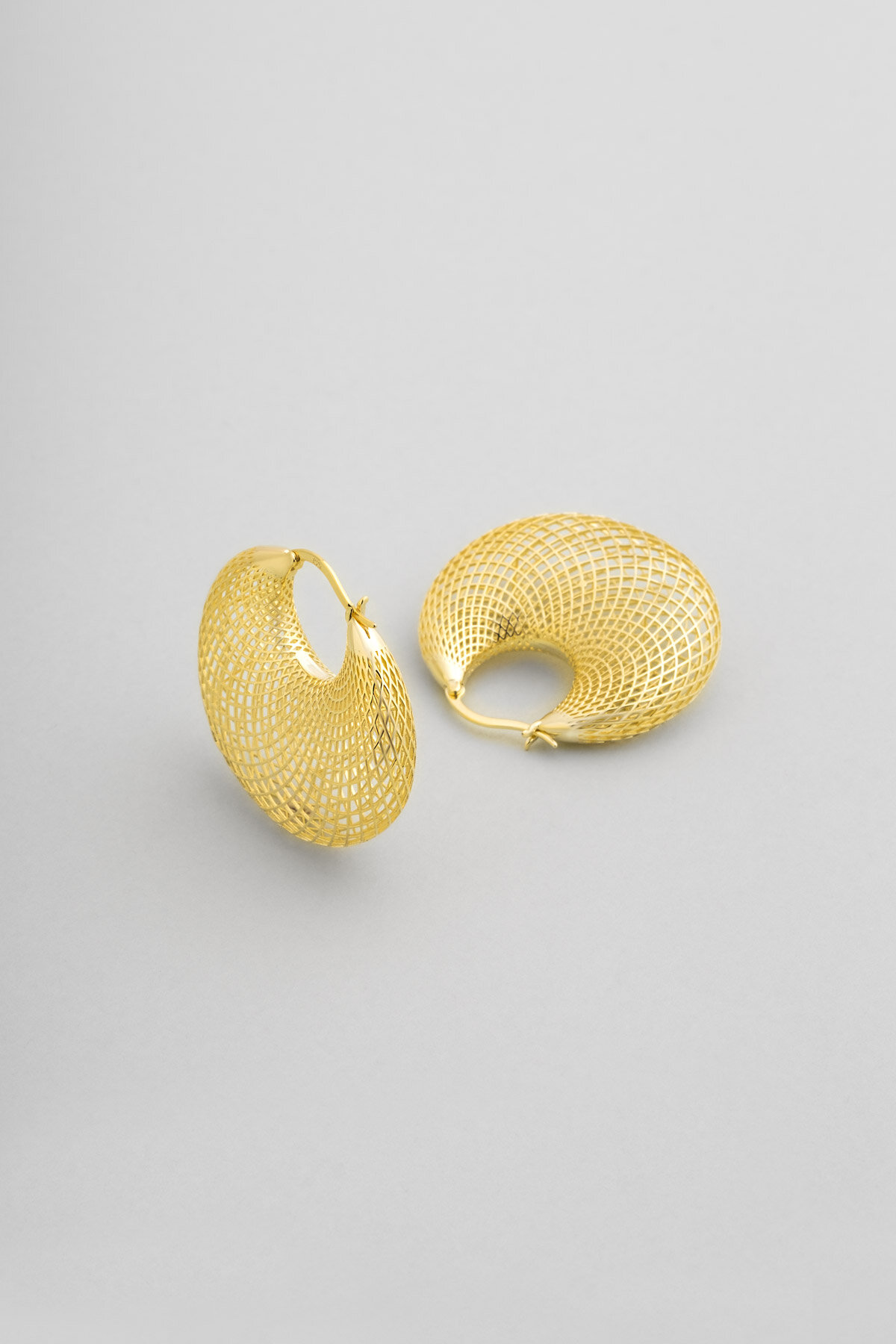 Güneş Tanrısı 18 Ayar Beyaz Altın Kaplama Gümüş Halka Küpe