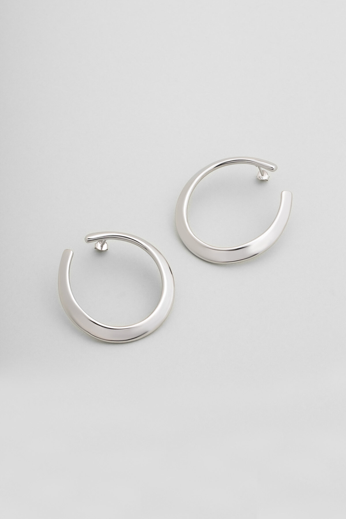 Modern 18 Ayar Beyaz Altın Kaplama Gümüş Halka Küpe