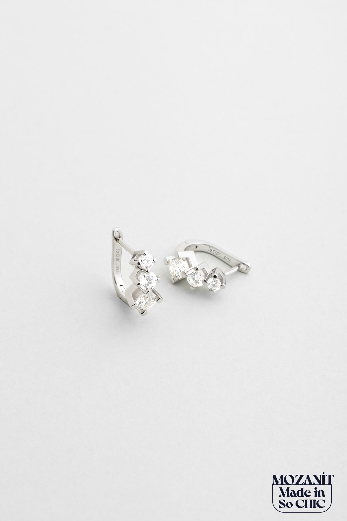 Nova Mozanit 18 Ayar Beyaz Altın Kaplama Gümüş Tria Küpe