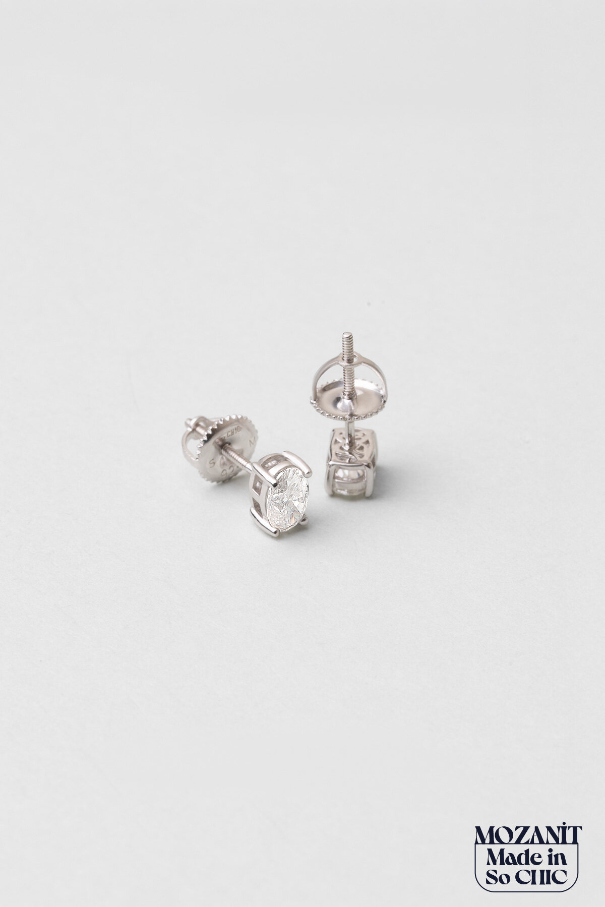 Mozanit Büyüsü 18 Ayar Beyaz Altın Kaplama Gümüş Tektaş Küpe