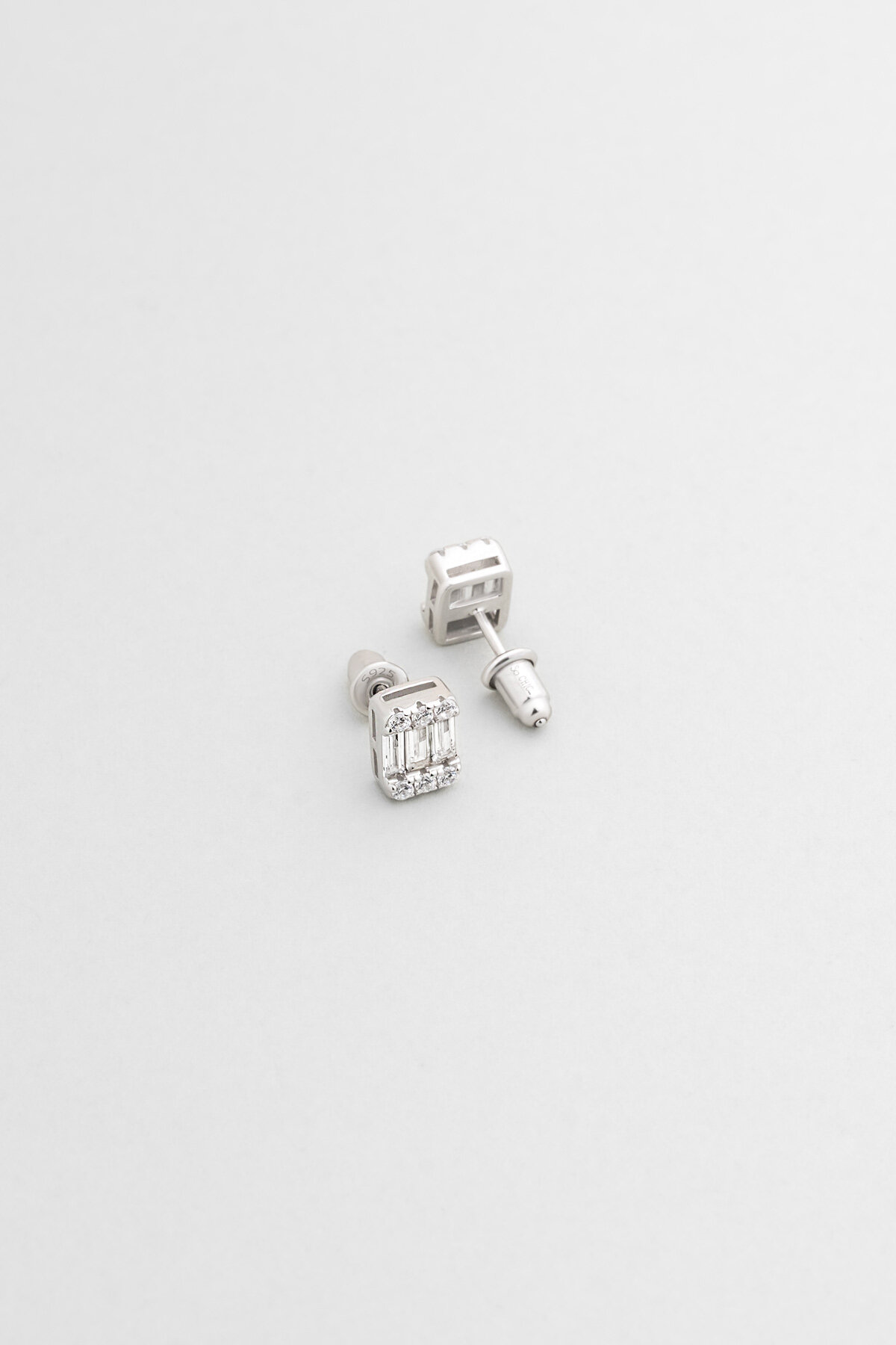 Aşk Çiçeği 18 Ayar Beyaz Altın Kaplama Gümüş Minimal Küpe