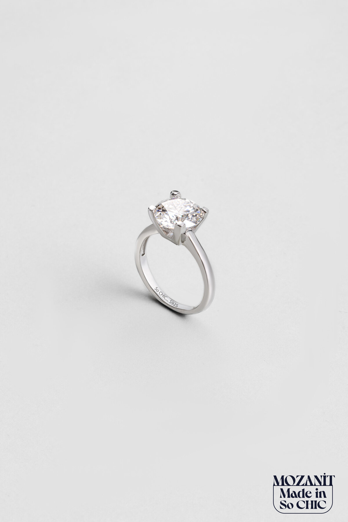 Mozanit Esintisi 18 Ayar Beyaz Altın Kaplama Gümüş Tektaş Yüzük