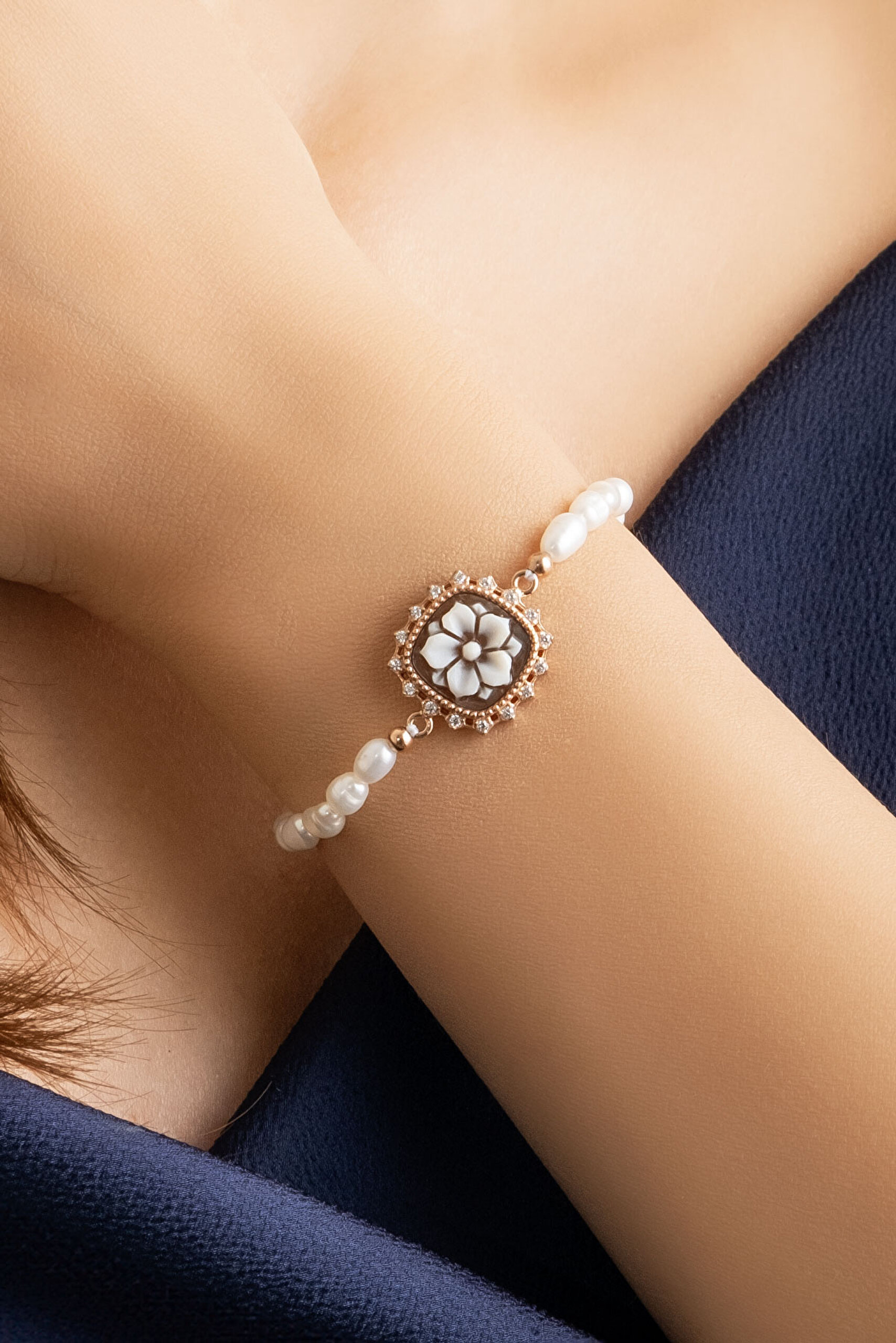 ⁠ Cameo Italiano Güz Çiçeği 18 Ayar Rose Altın Kaplama 20 Cm Gümüş İnci Bileklik_3}