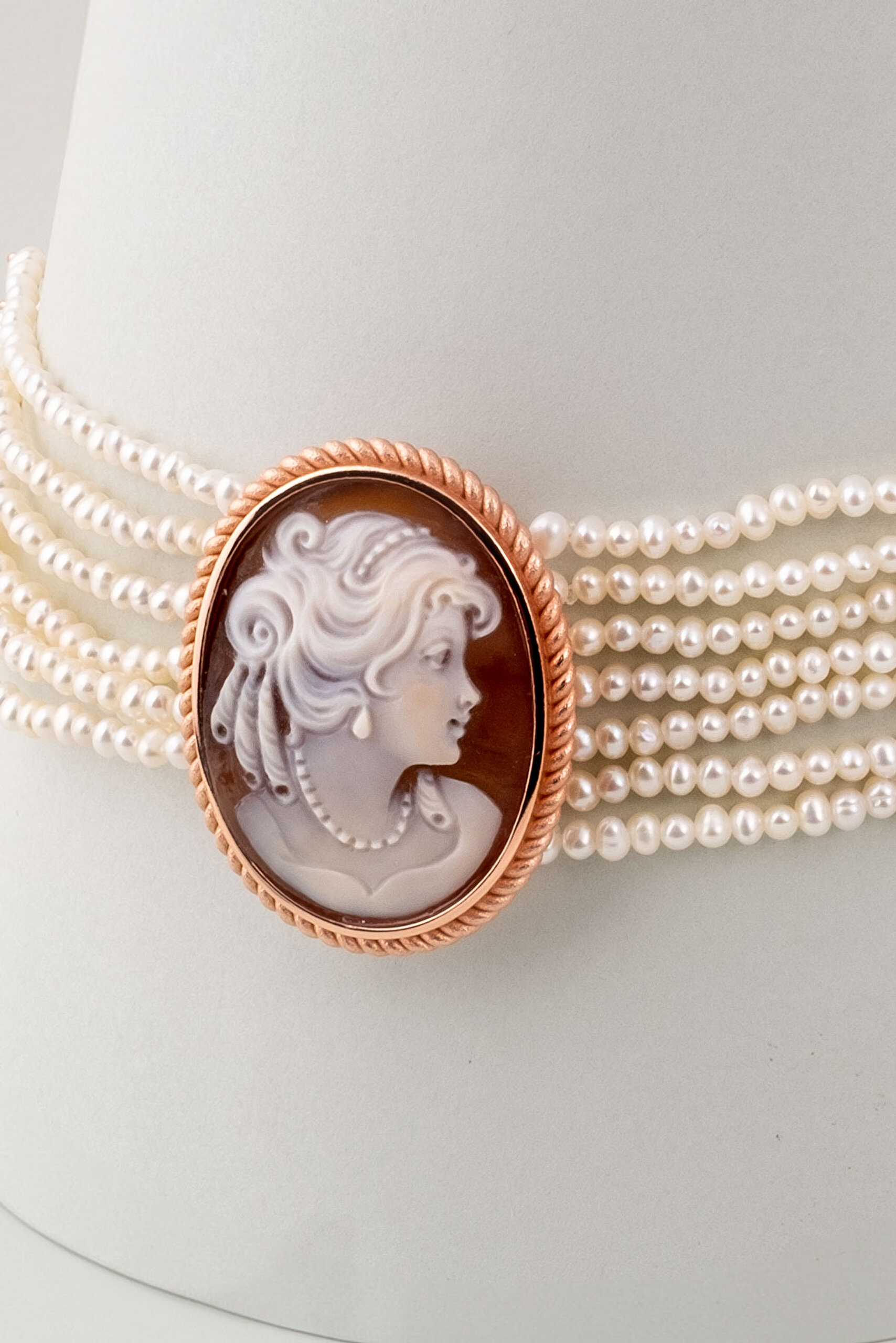 ⁠ Cameo İtaliano İnci Küpeli Kız 18 Ayar Sarı Altın Kaplama Gümüş Choker Kolye_2}