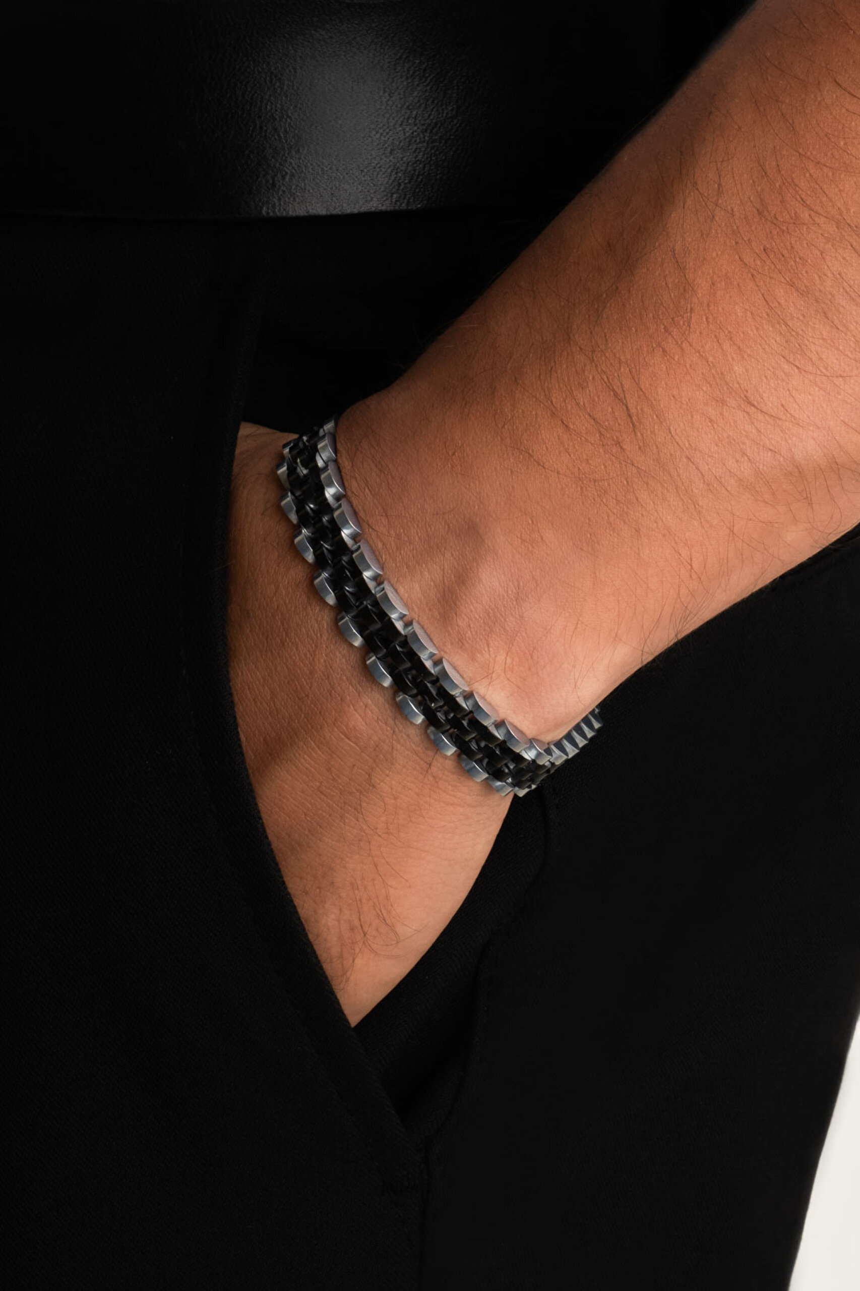 ⁠ Siyah Kaplama Detaylı Erkek Zincir Çelik Bileklik_1}