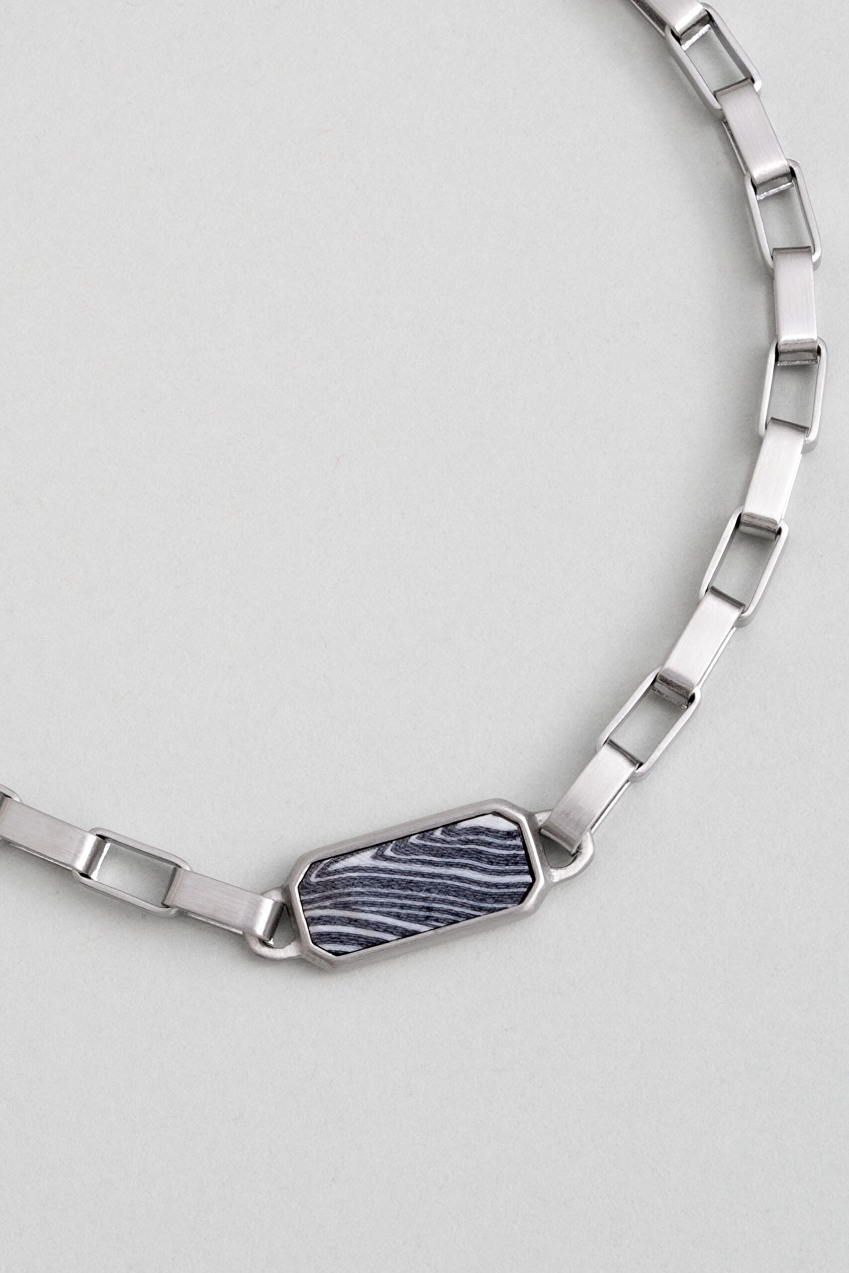 ⁠ Karbon Fiber Detaylı 21 Cm Çelilk Erkek Bileklik_2}