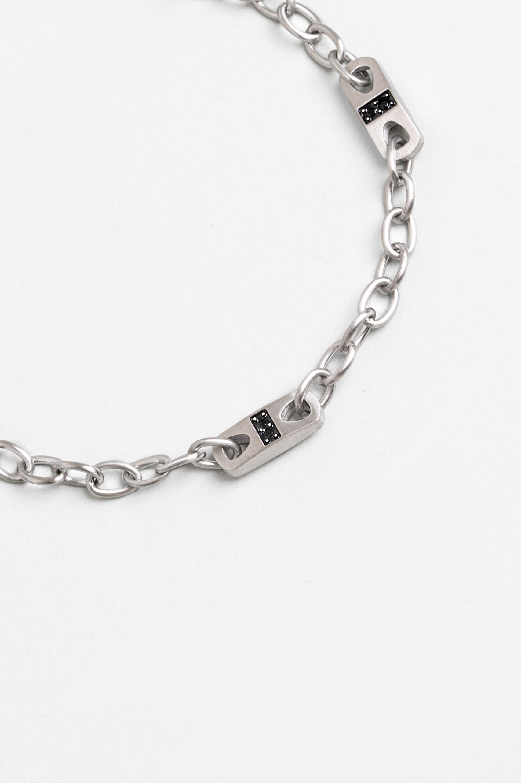 ⁠ Siyah Taş Detaylı Çelik Erkek Zincir Bileklik_2}