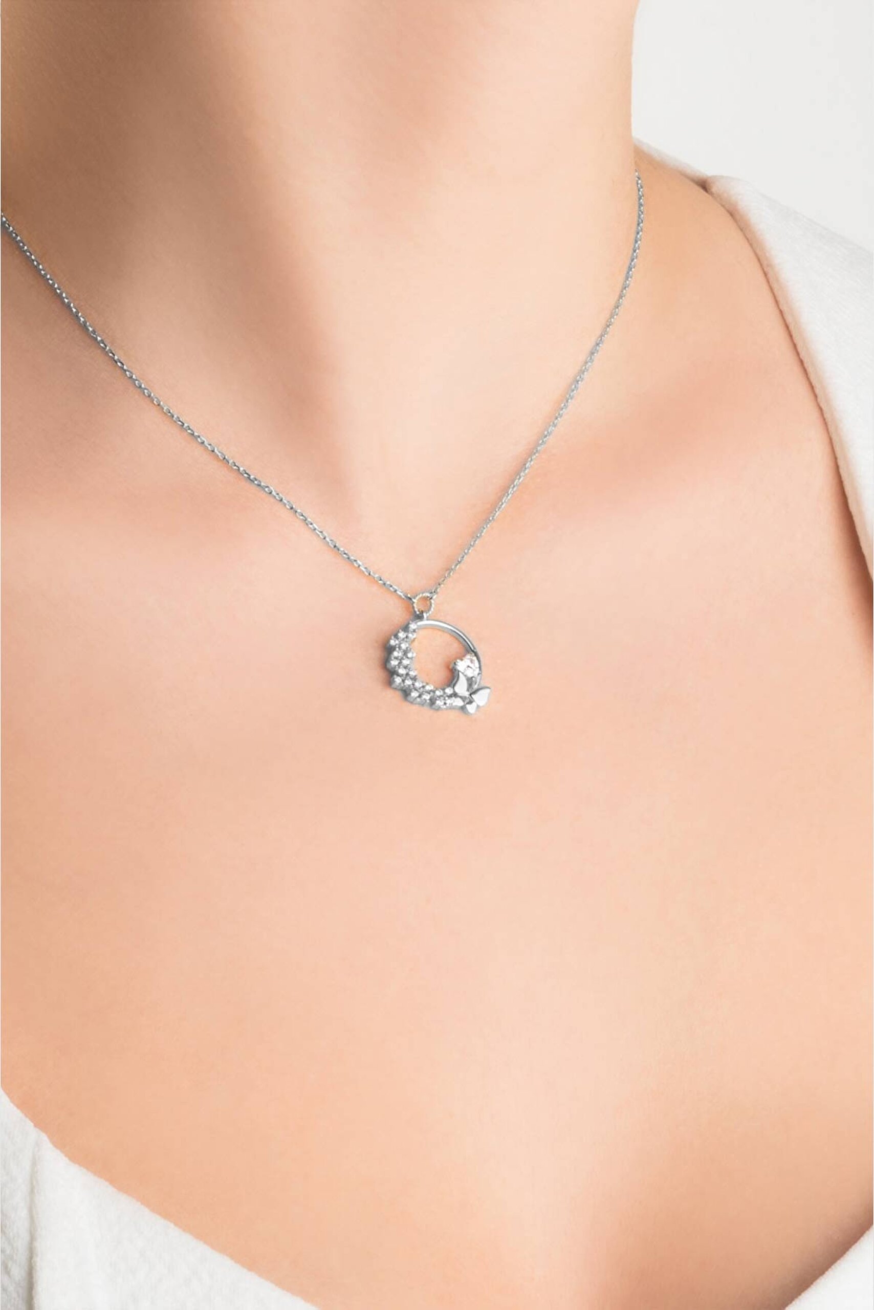 ⁠ Aşk Kelebeği 18 Ayar Beyaz Altın Kaplama 45 Cm Gümüş Minimal Kolye
_1}