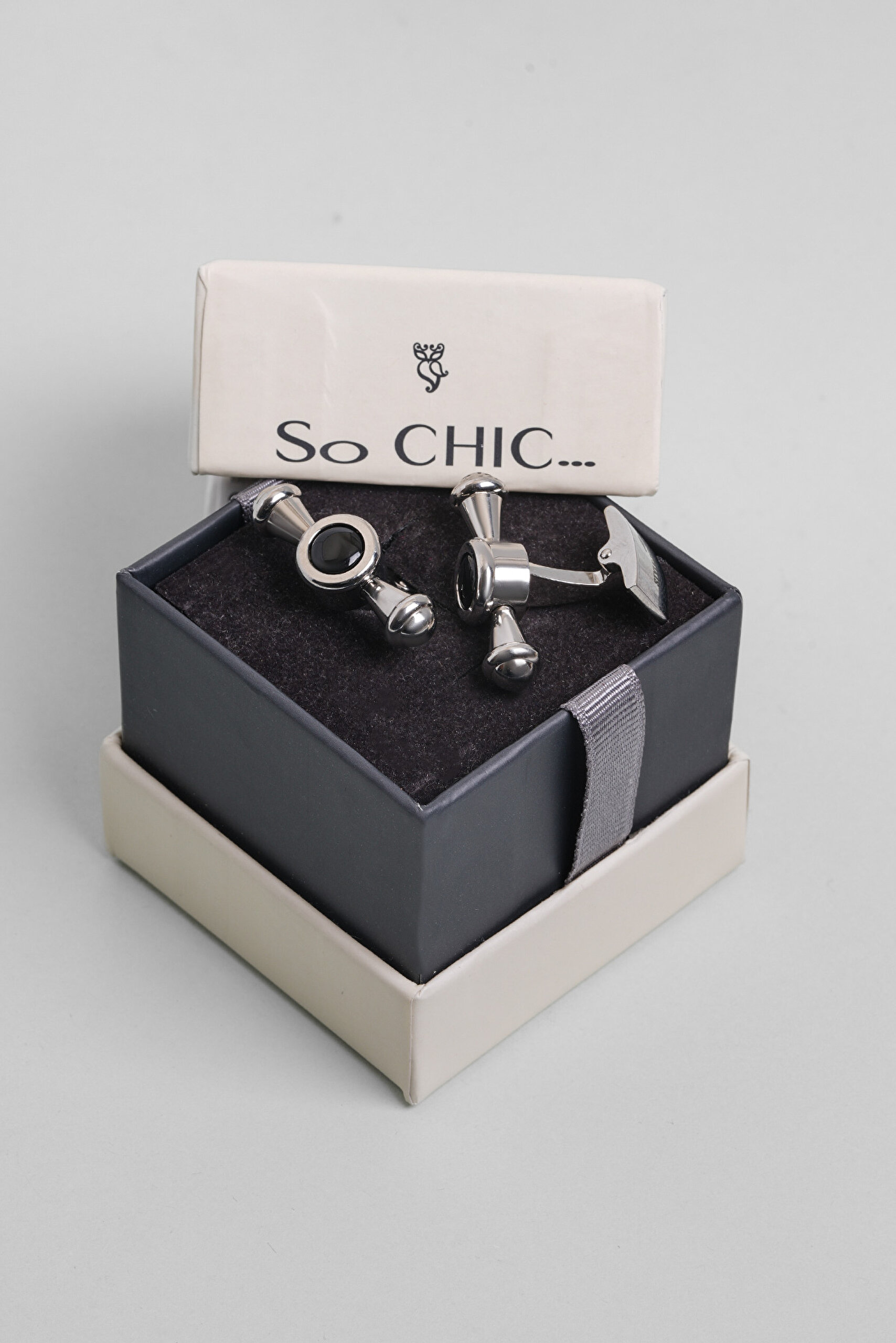 ⁠ Siyah Taş Detaylı Çelik Erkek Kol Düğmesi_2}