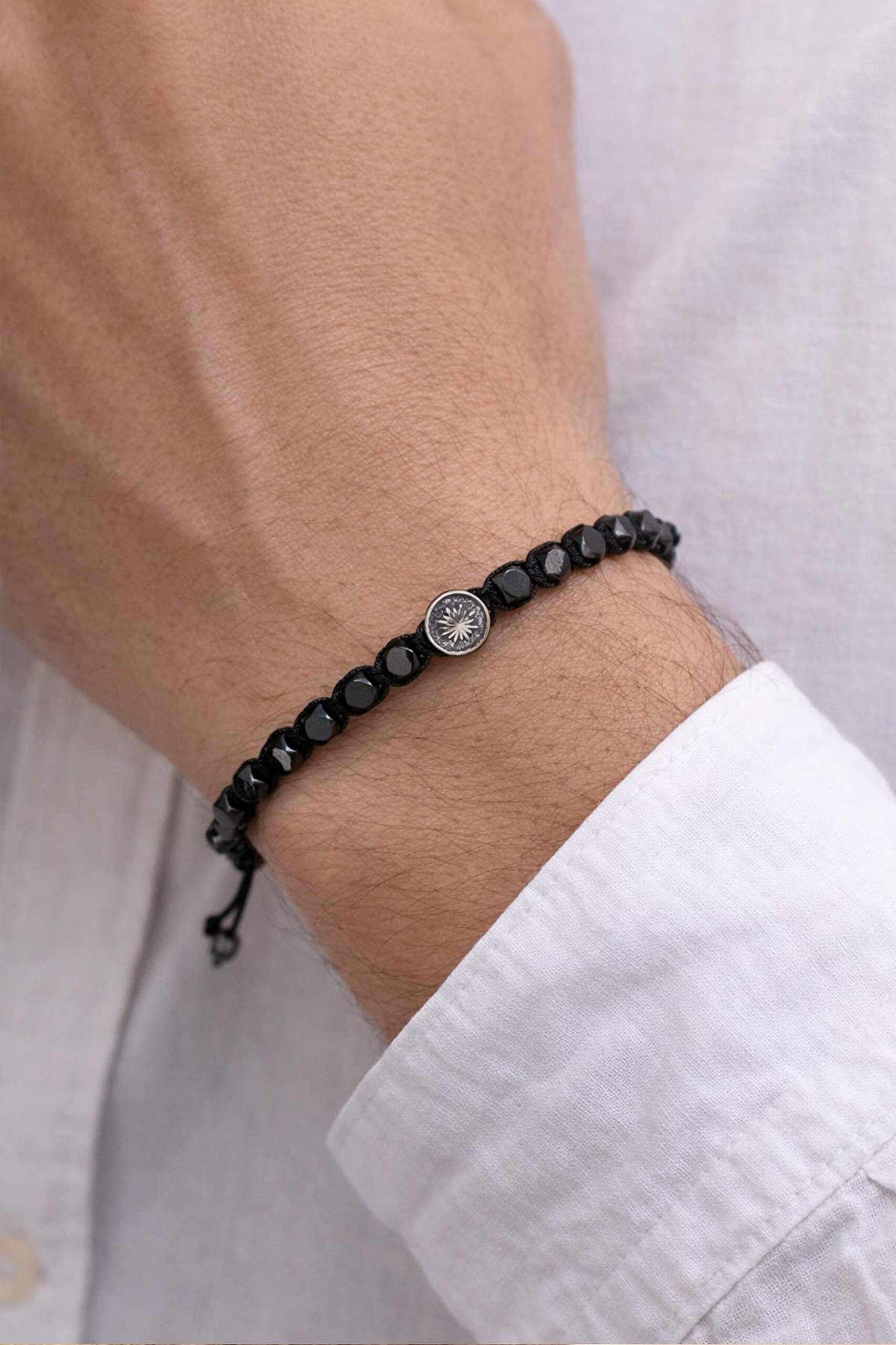 ⁠ Kutup Yıldızı Figürlü Hematit Taşlı Ayarlanabilir Gümüş Erkek Bileklik_1}