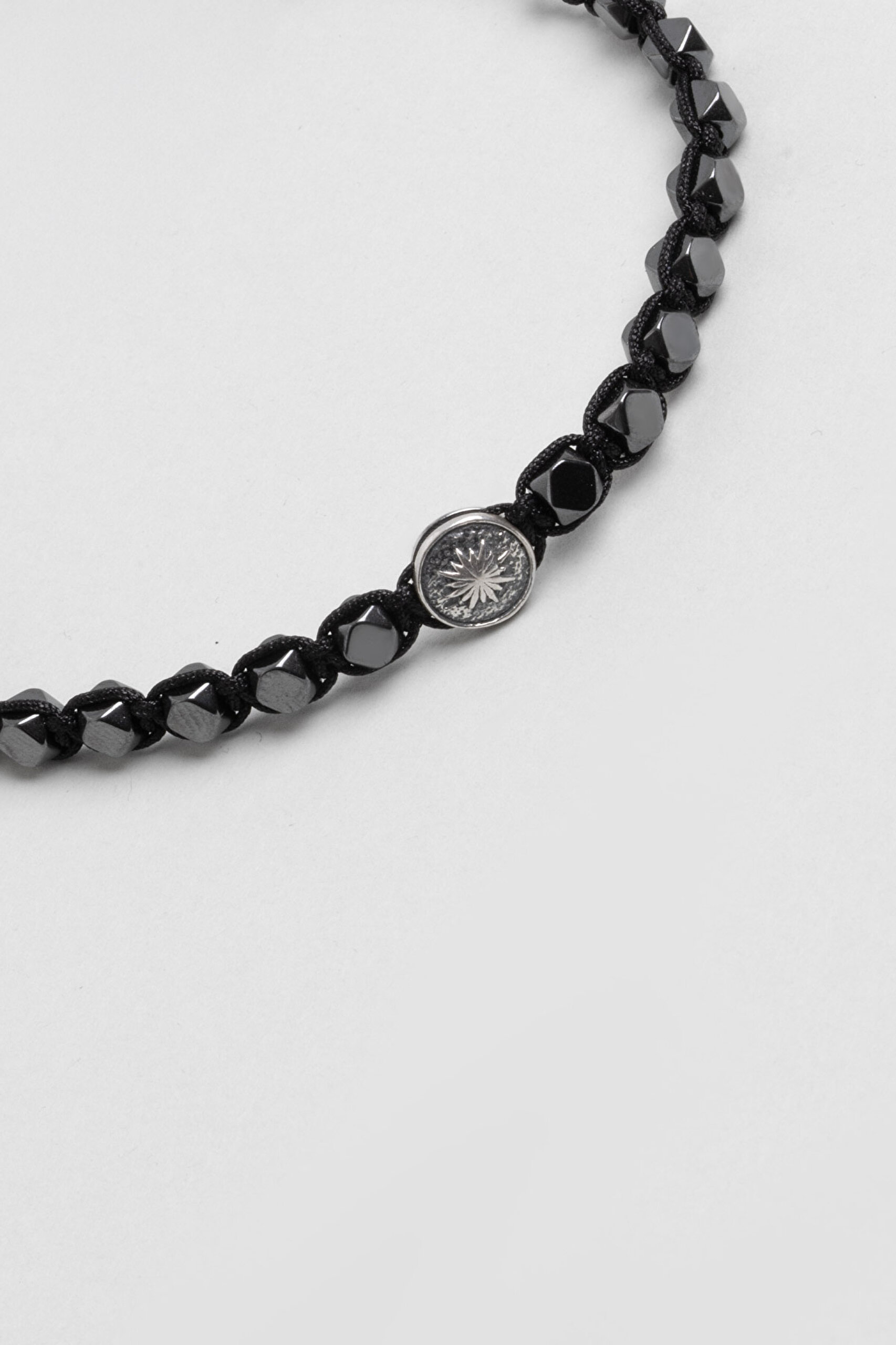 ⁠ Kutup Yıldızı Figürlü Hematit Taşlı Ayarlanabilir Gümüş Erkek Bileklik_3}