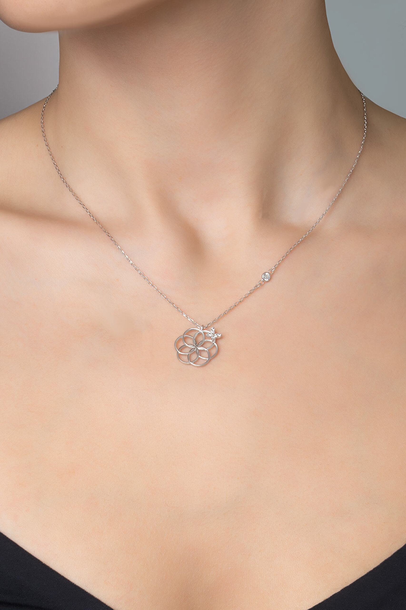 ⁠ Yaşam Çiçeği 18 Ayar Beyaz Altın Kaplama 47 Cm Gümüş Kolye_3}