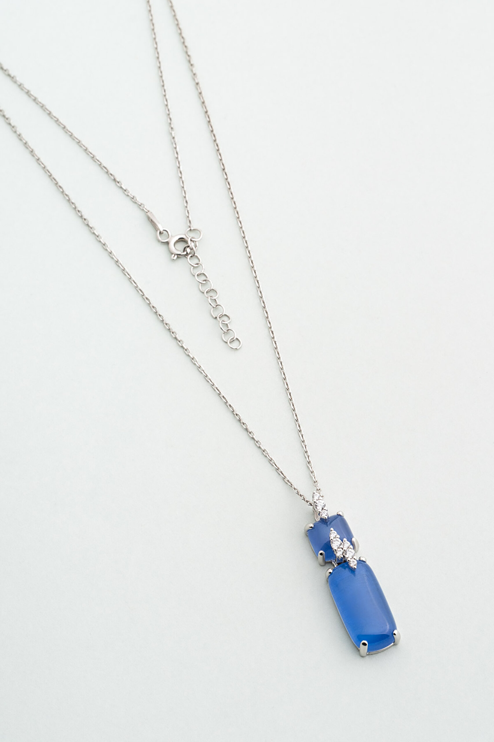 ⁠ Safir Işıltısı 18 Ayar Beyaz Altın Kaplama 44 Cm Gümüş Tasarım Kolye_0}