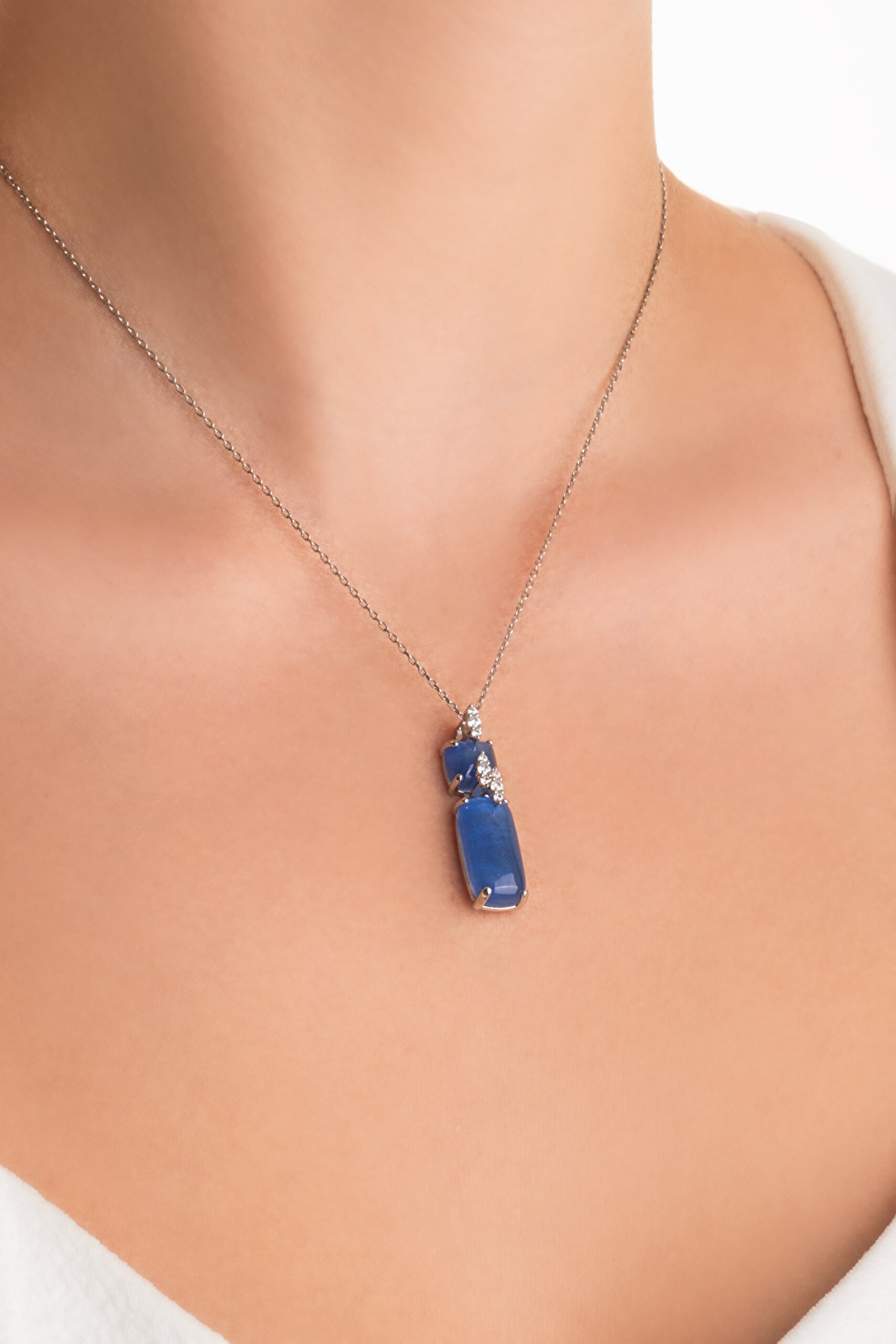 ⁠ Safir Işıltısı 18 Ayar Beyaz Altın Kaplama 44 Cm Gümüş Tasarım Kolye_1}