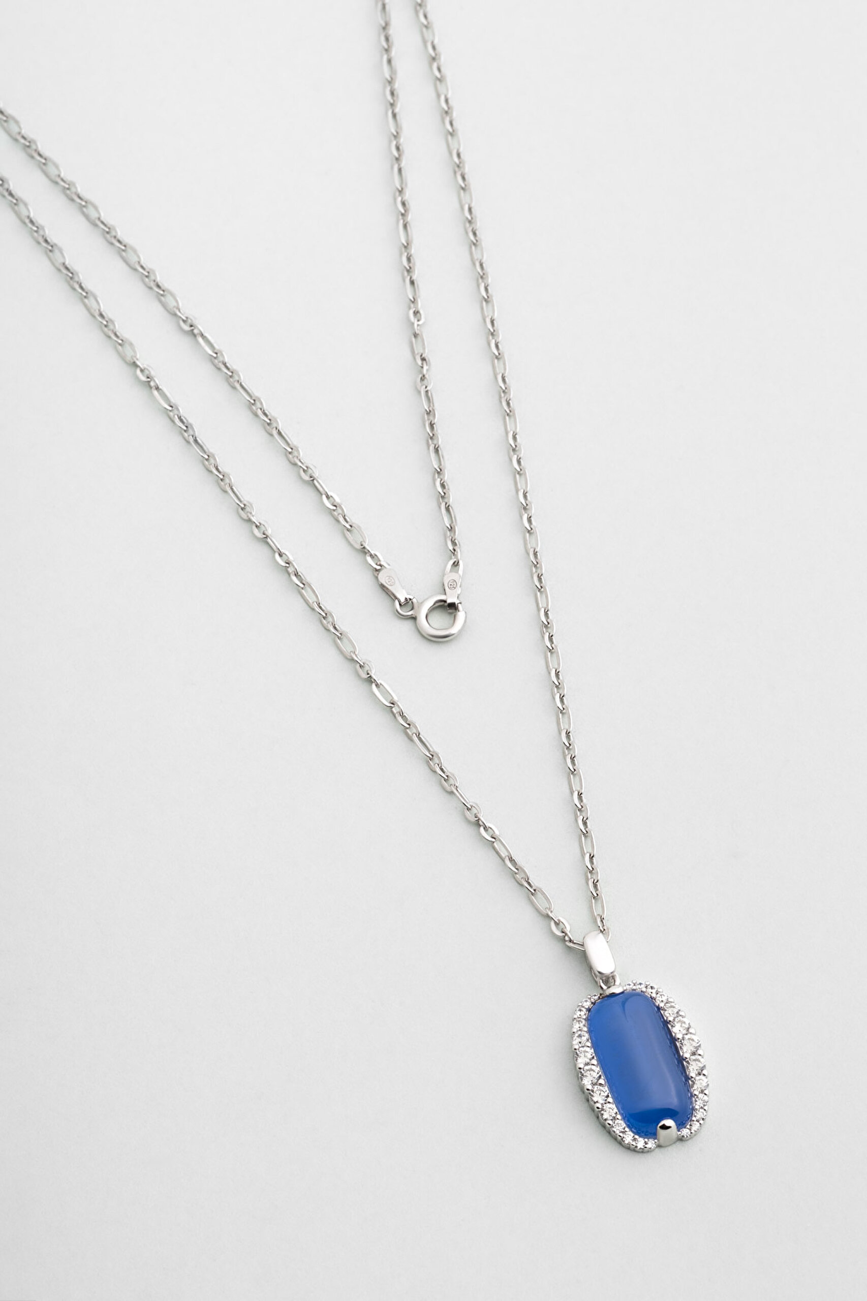 ⁠ Safir Parlaklığı 18 Ayar Beyaz Altın Kaplama 50 Cm Gümüş Tasarım Kolye_0}