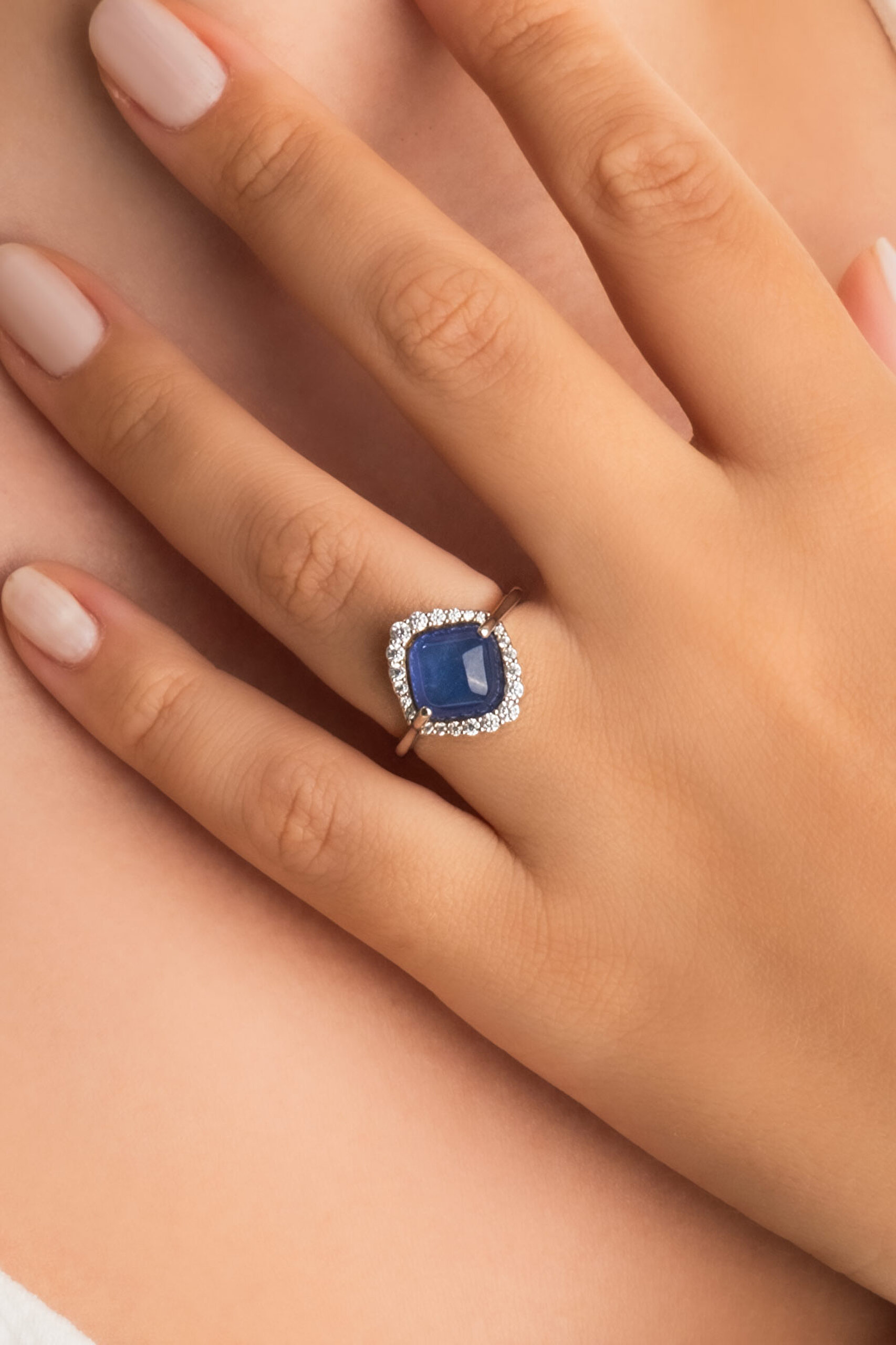 ⁠ Safir Işığı 18 Ayar Beyaz Altın Kaplama Gümüş Tasarım Yüzük_1}