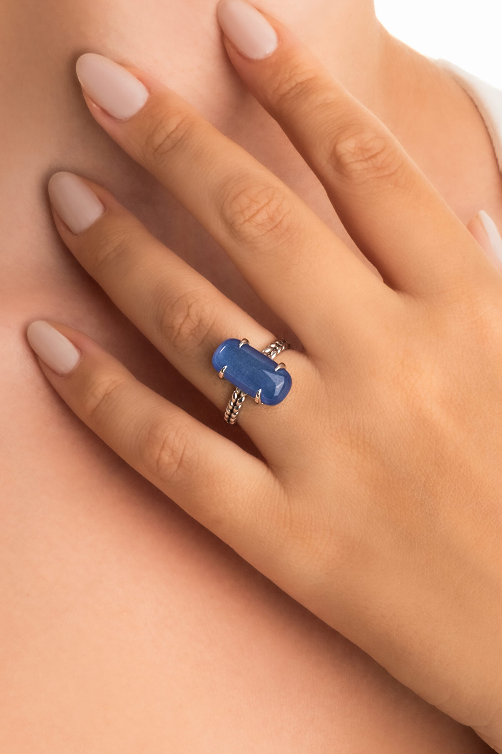 ⁠ Büyülü Safir 18 Ayar Beyaz Altın Kaplama Gümüş Tasarım Yüzük_1}