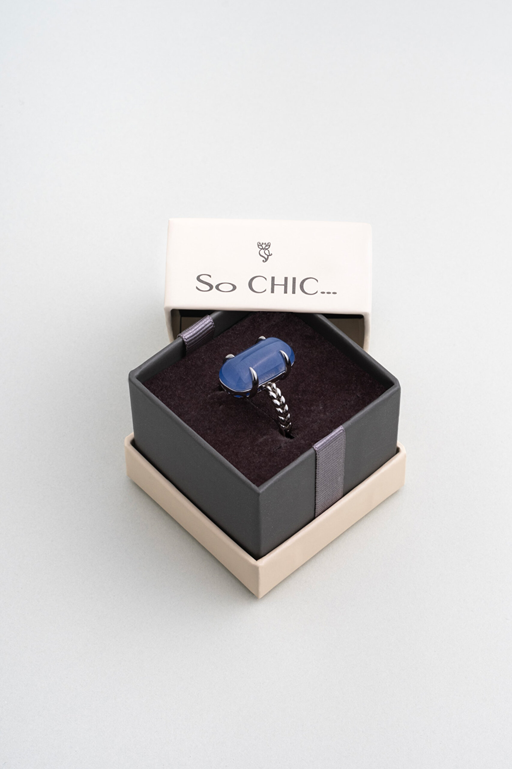 ⁠ Büyülü Safir 18 Ayar Beyaz Altın Kaplama Gümüş Tasarım Yüzük_6}