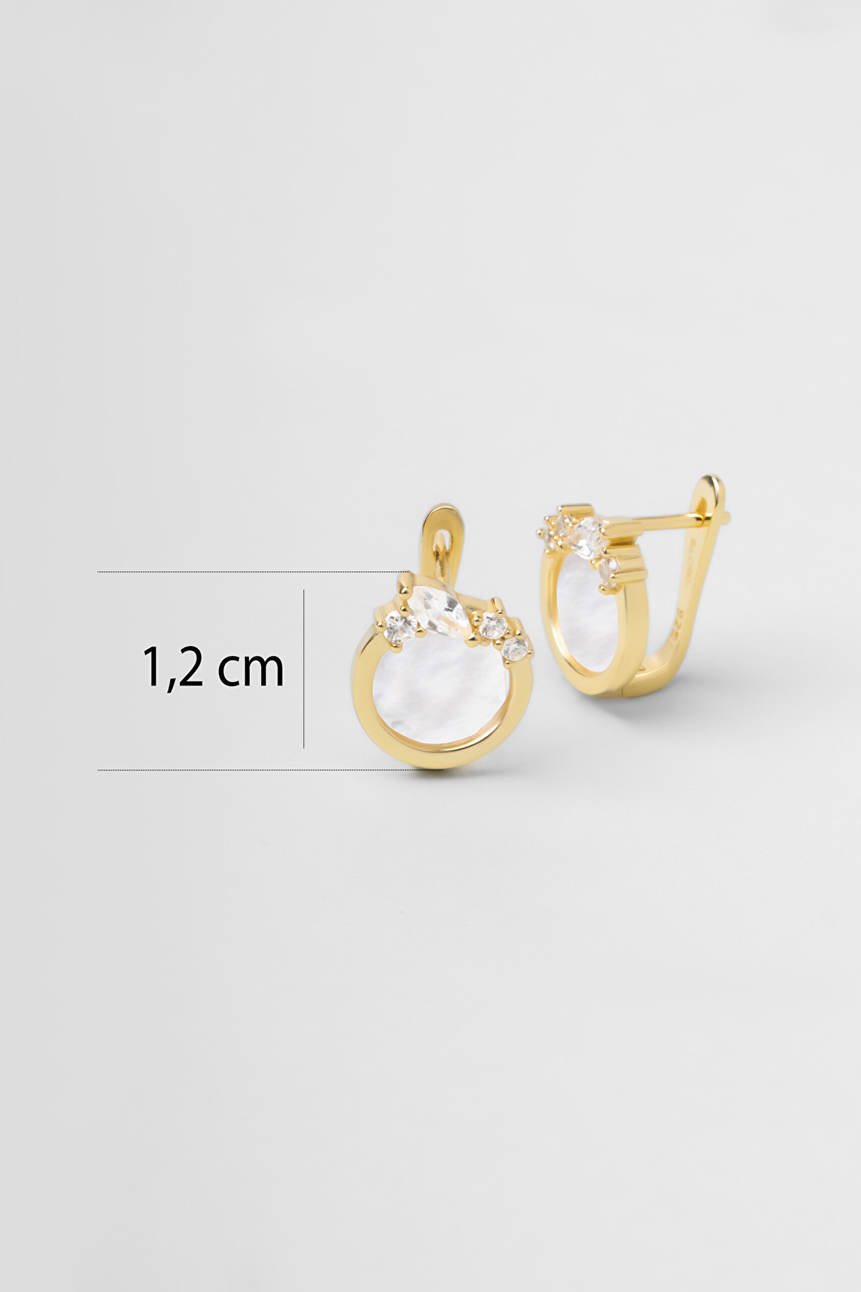 ⁠ Sedef Tanrıçası 18 Ayar Sarı Altın Kaplama Gümüş Minimal Küpe_2}