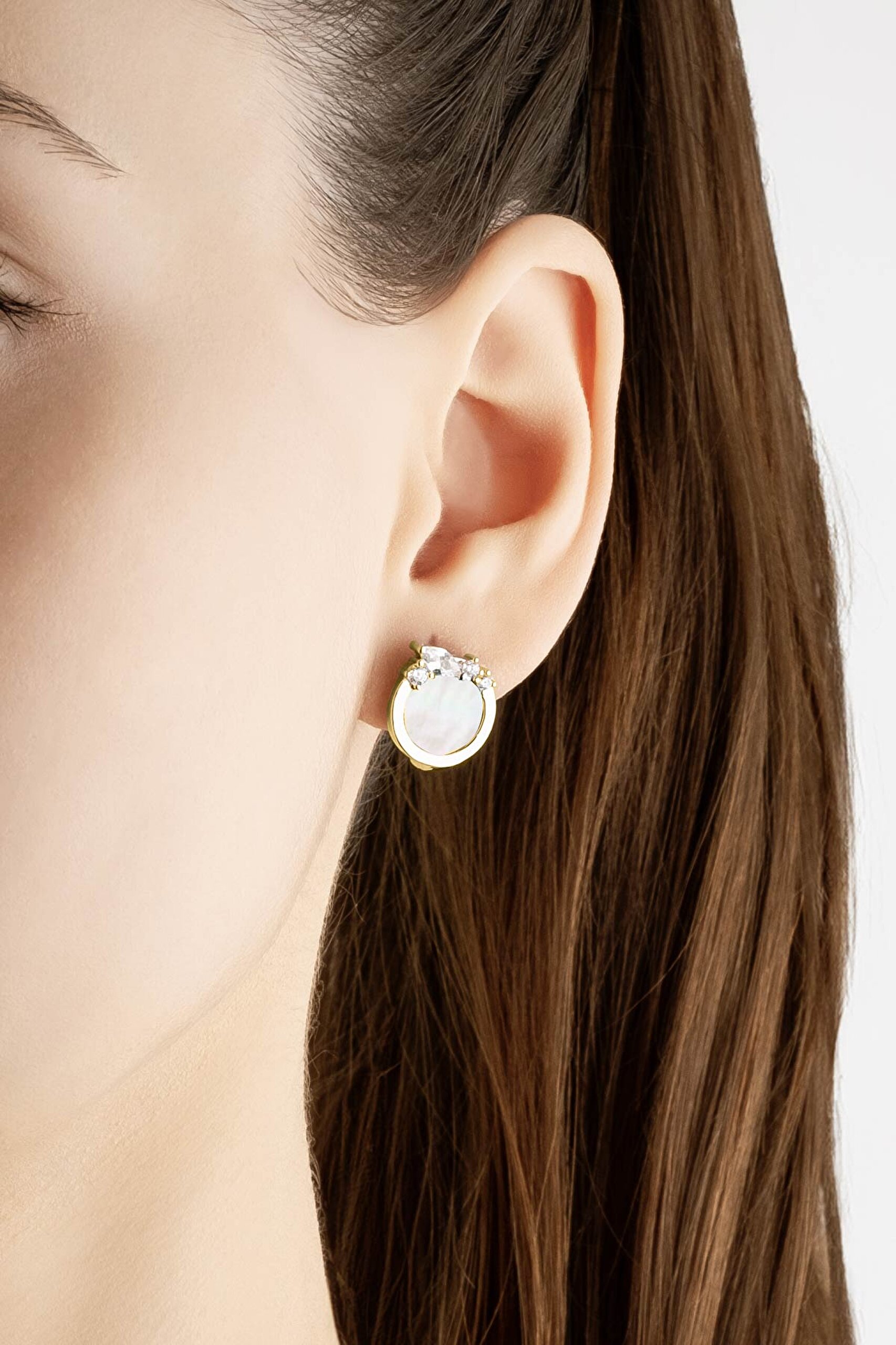 ⁠ Sedef Tanrıçası 18 Ayar Sarı Altın Kaplama Gümüş Minimal Küpe_1}