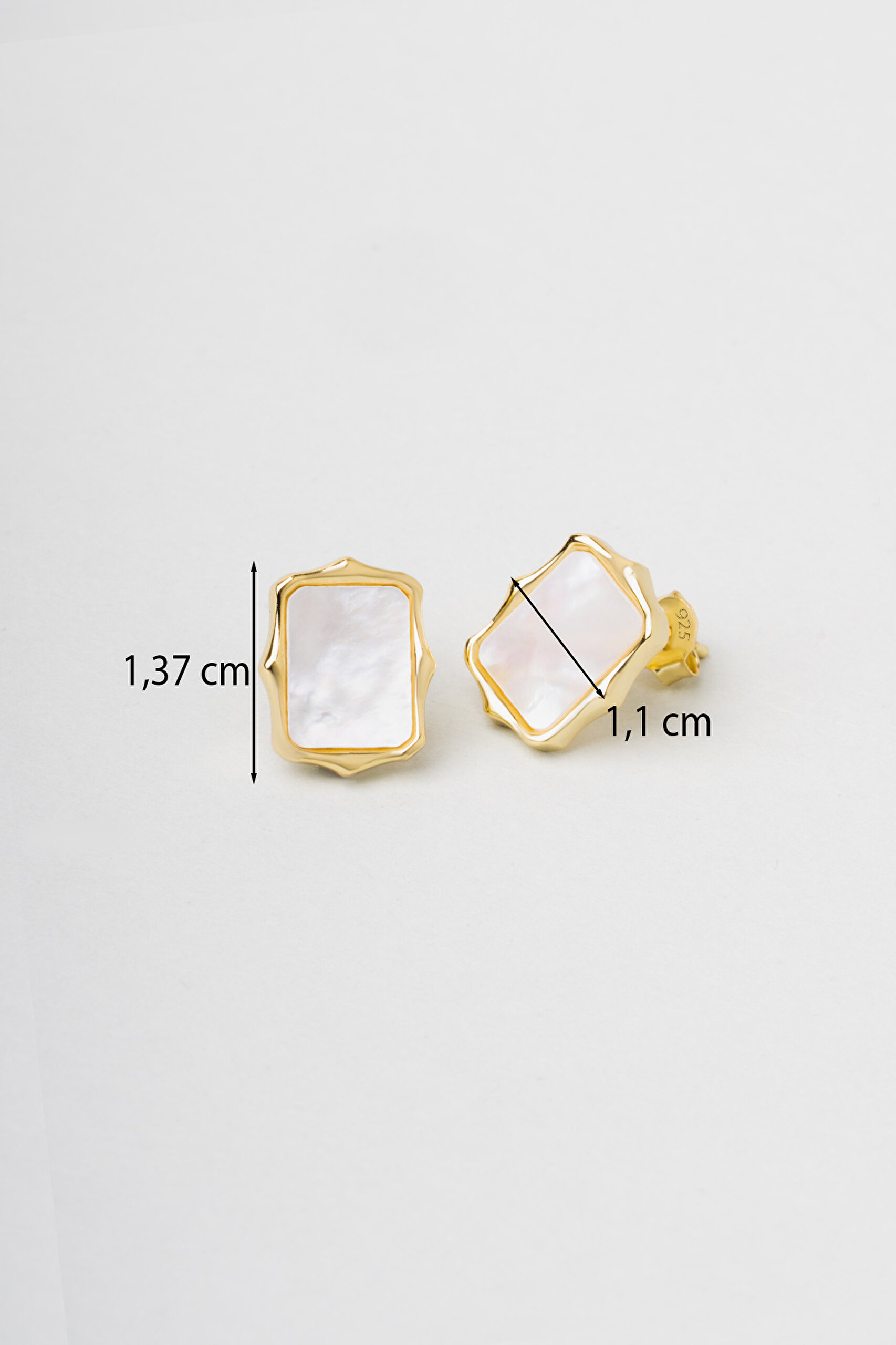 ⁠ Serenity 18 Ayar Sarı Altın Kaplama Gümüş Minimal Küpe_2}