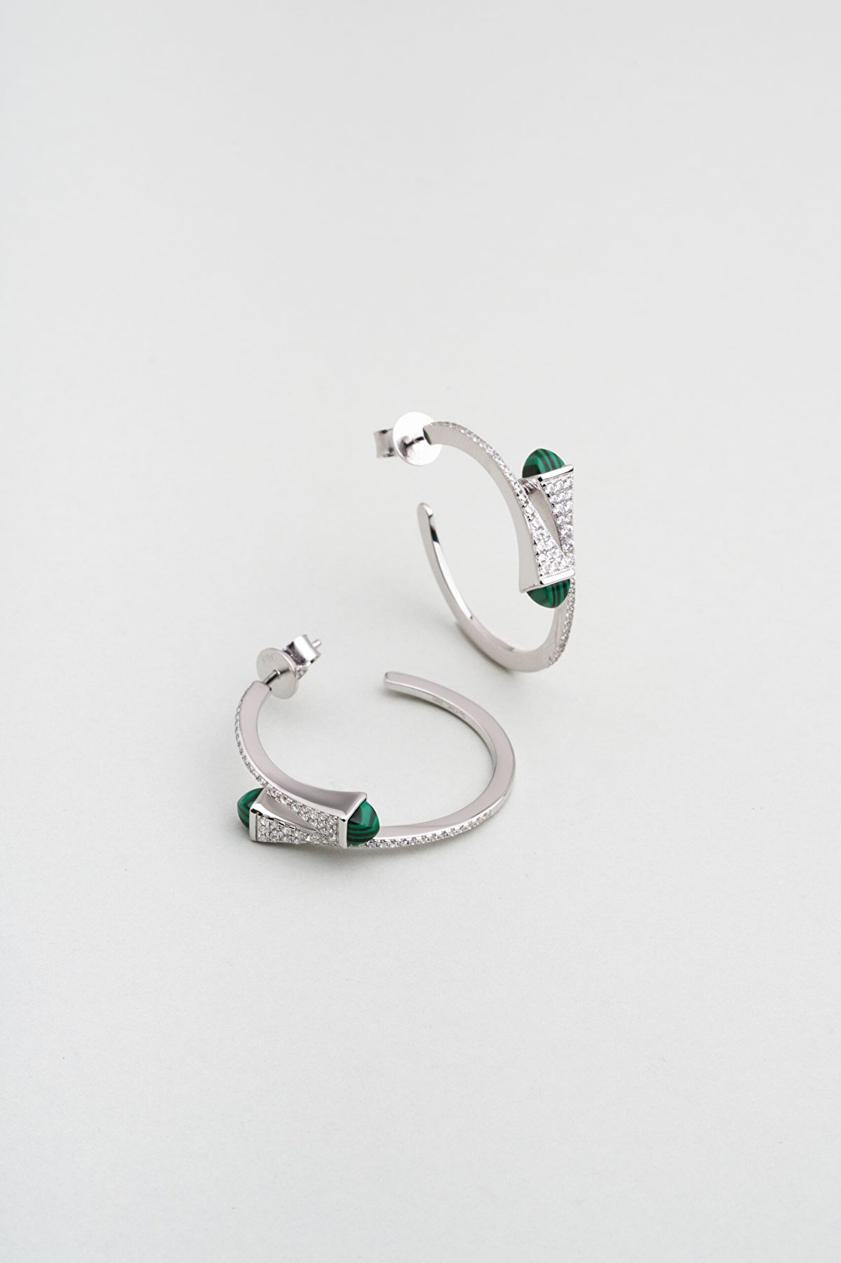 ⁠ Euphoria 18 Ayar Beyaz Altın Kaplama Gümüş Halka Küpe_0}