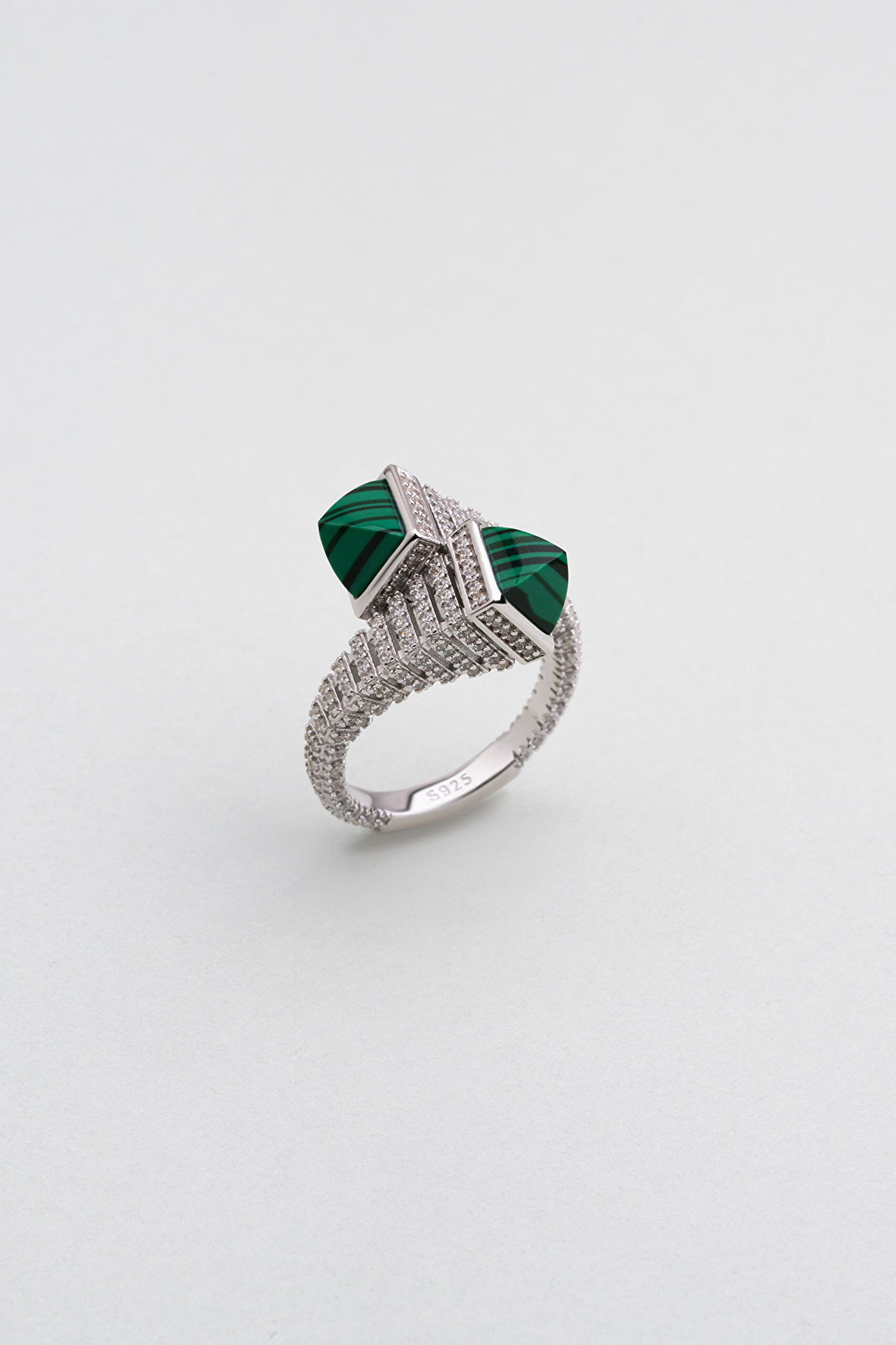 ⁠ Tanrıça 18 Ayar Beyaz Altın Kaplama Gümüş Tasarım Yüzük_0}