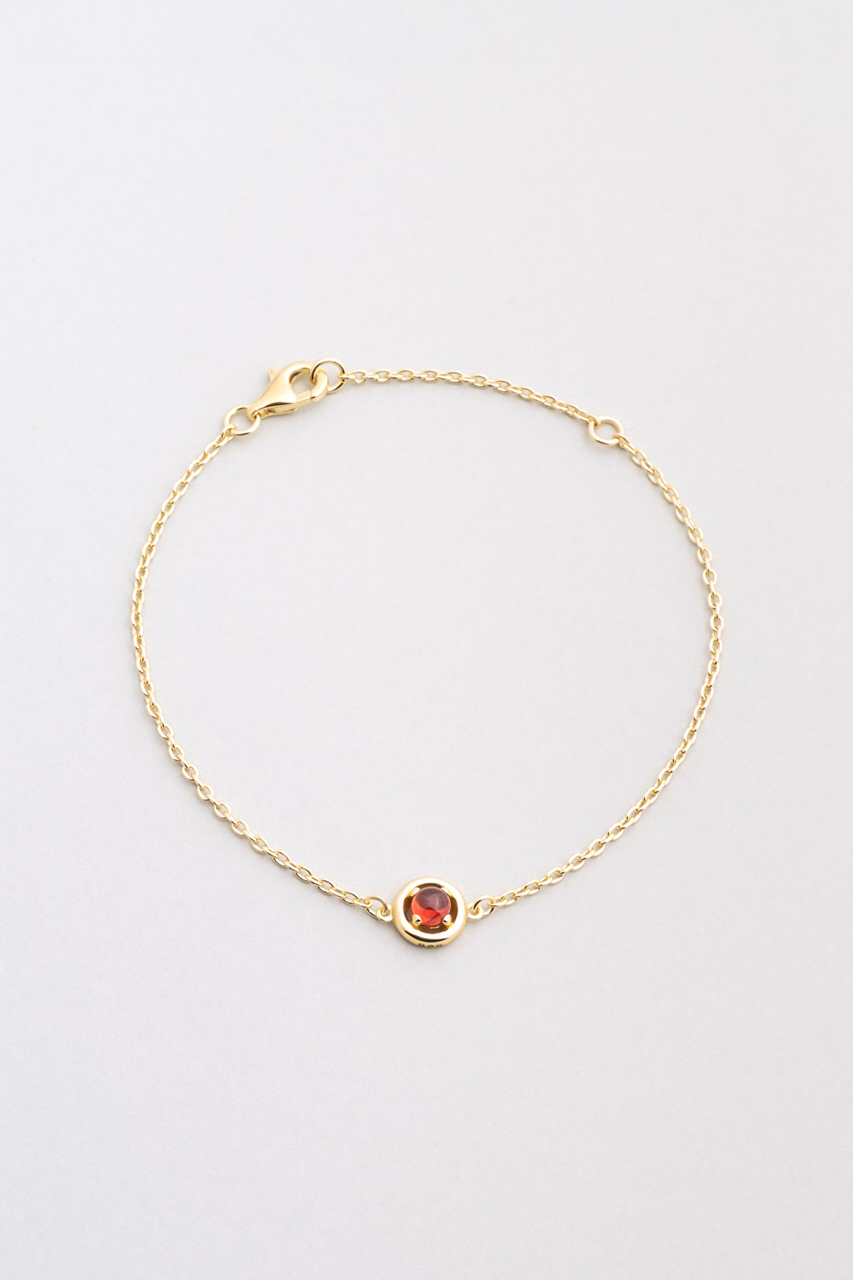 ⁠ Garnet Serüveni 18 Ayar Sarı Altın Kaplama 19 Cm Gümüş Bileklik_0}