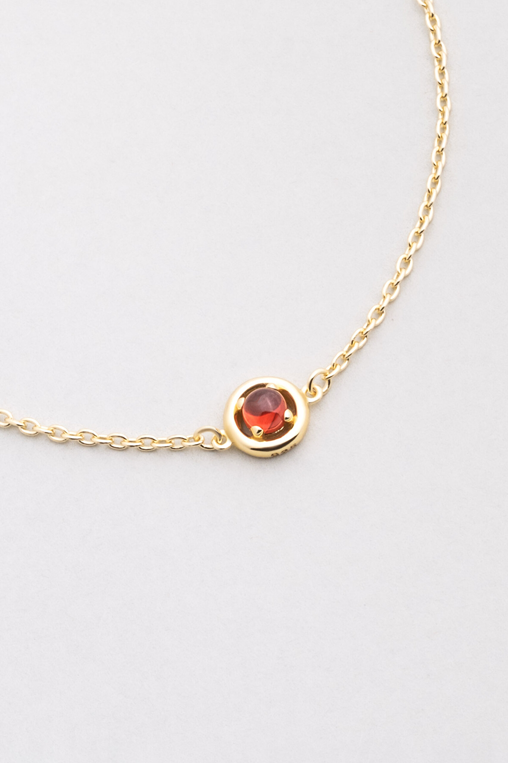 ⁠ Garnet Serüveni 18 Ayar Sarı Altın Kaplama 19 Cm Gümüş Bileklik_1}