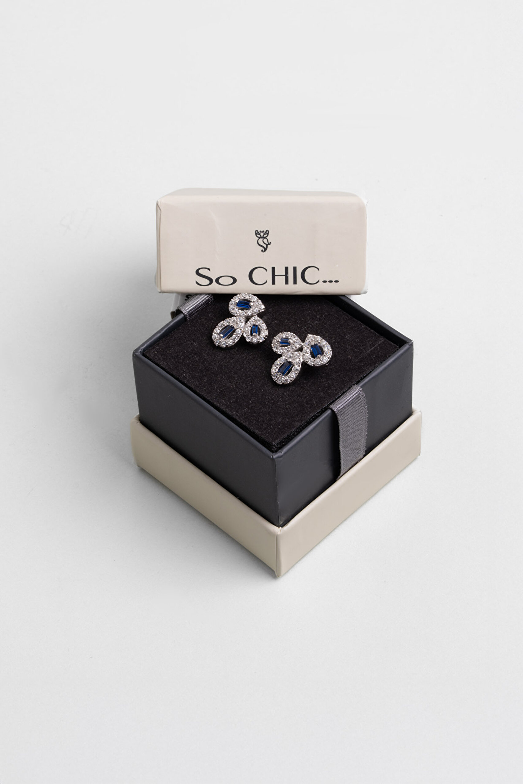 ⁠ Işıltılı Yakamoz 18 Ayar Beyaz Altın Kaplama Gümüş Küpe_2}